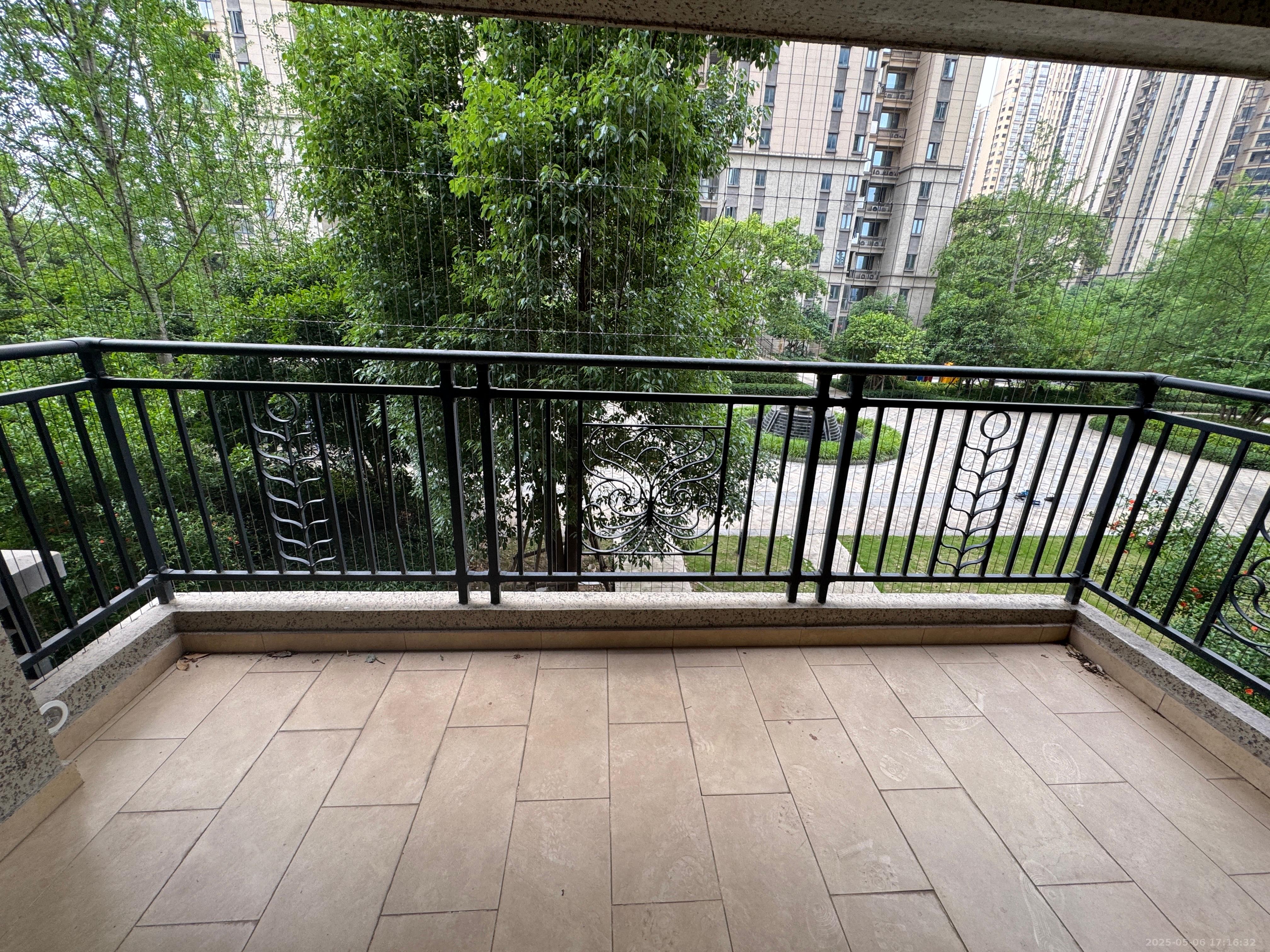 恒大华府 3室2厅2卫 2200.0元/月 恒大华府 3室2厅2卫 2200.0元/月室内图