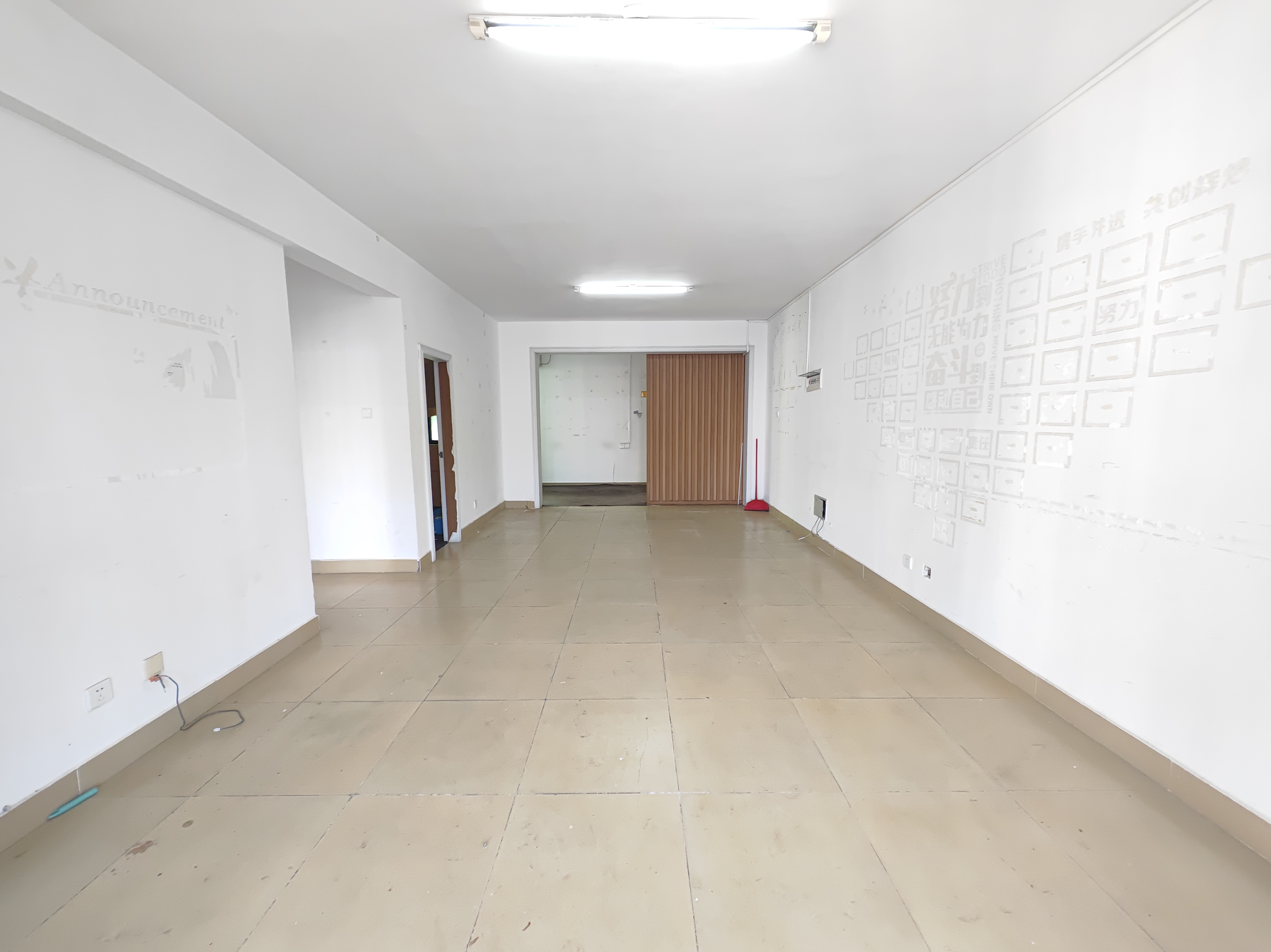 玉沙广场(京华城)  4室2厅2卫    200.0万 玉沙广场(京华城)  4室2厅2卫    200.0万客厅