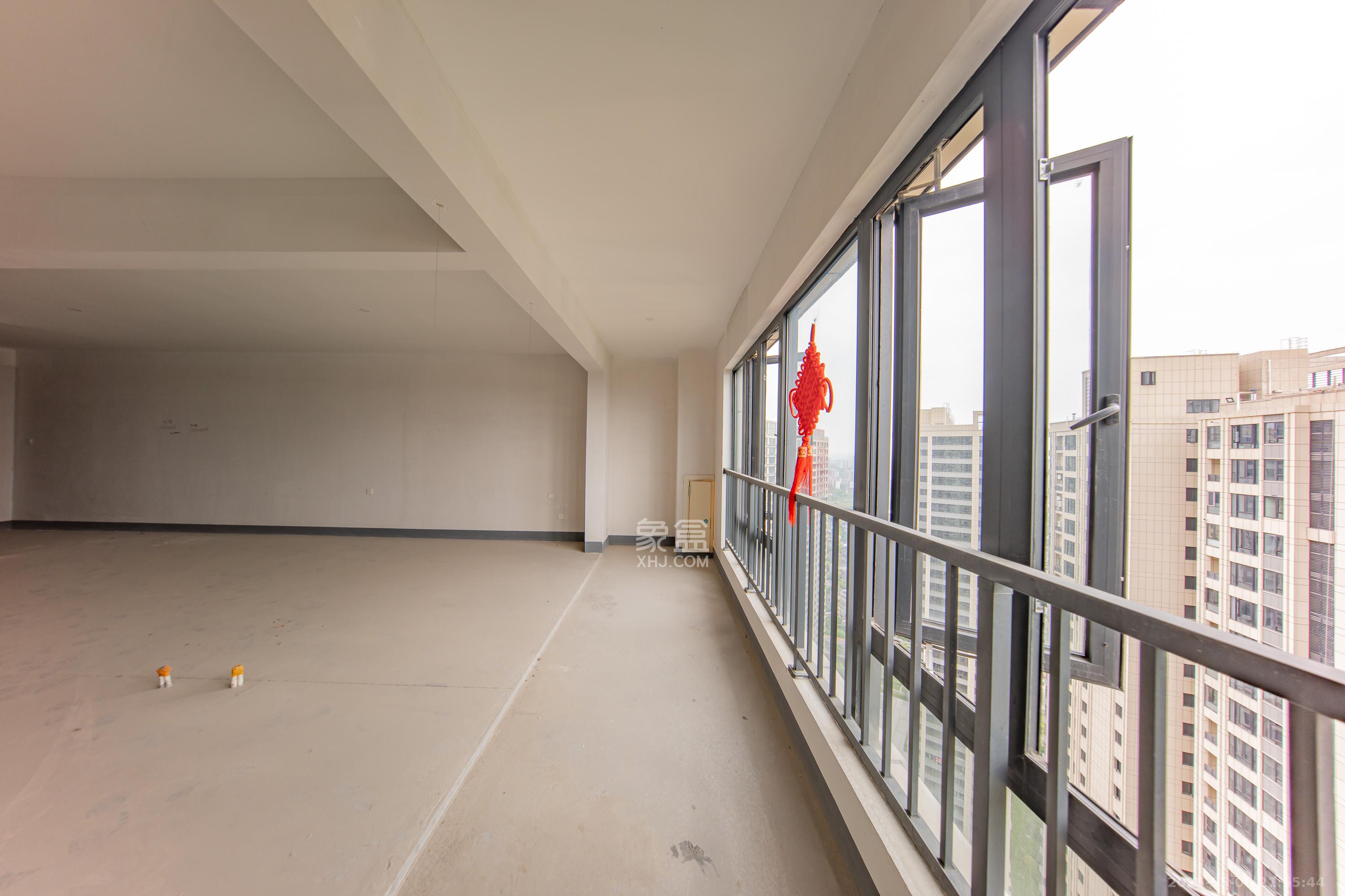 建投象山国际  3室2厅2卫   118.00万阳台
