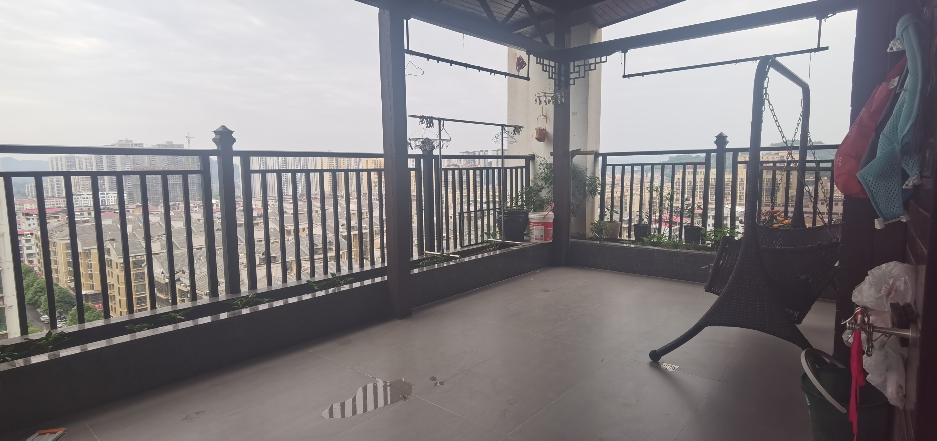 市工商局单位房 5室2厅2卫 168.0万 市工商局单位房 5室2厅2卫 168.0万客厅