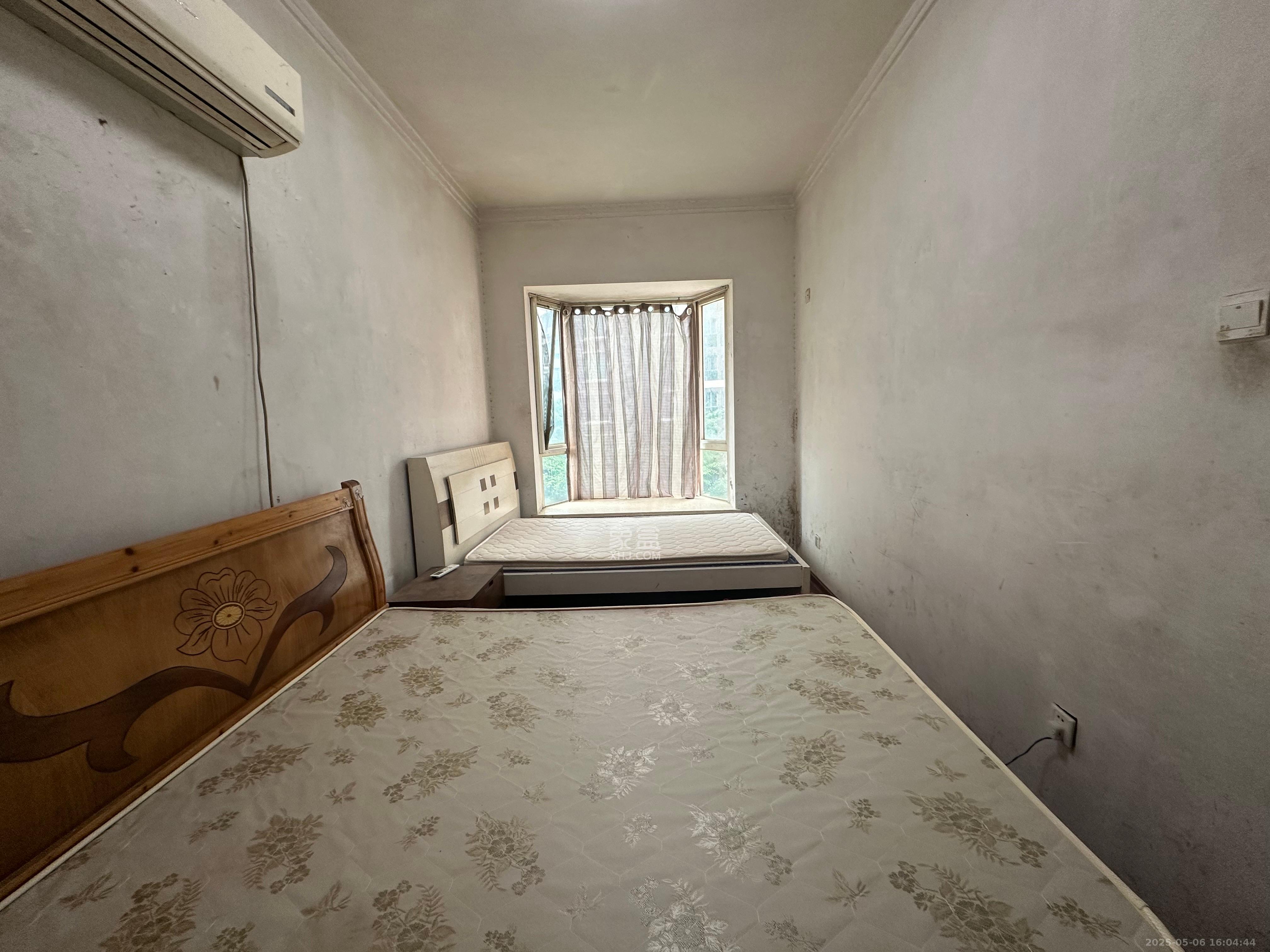 左岸春天 4室2厅1卫 2600.0元/月 左岸春天 4室2厅1卫 2600.0元/月室内图