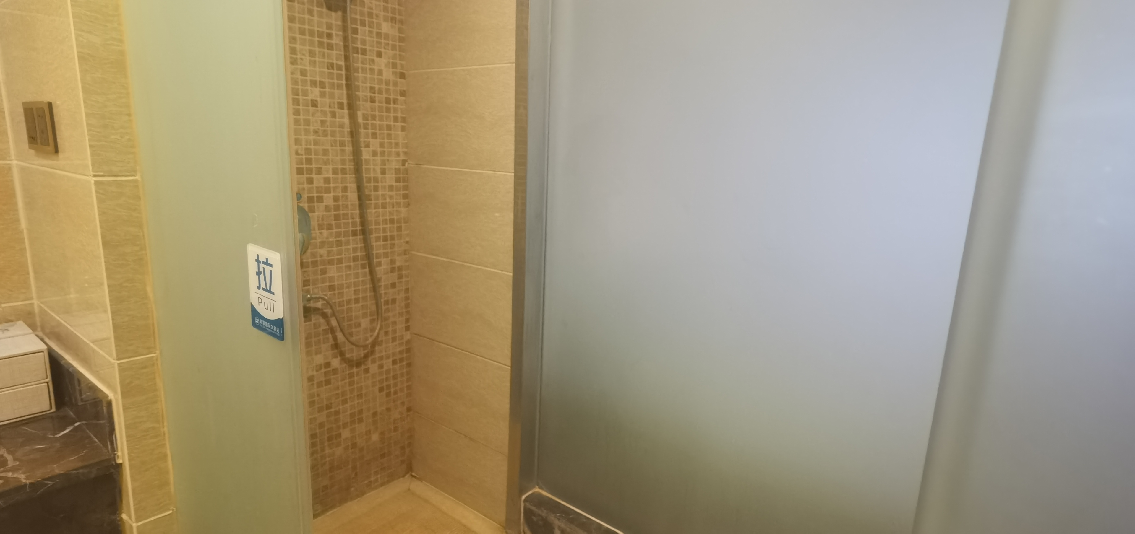 财智公馆大厦(瑞士国际酒店)  1室0厅1卫    17.8万 财智公馆大厦(瑞士国际酒店)  1室0厅1卫    17.8万客厅