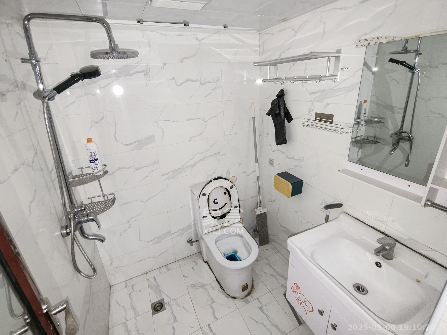 艾美潇湘  1室1厅1卫    45.0万 艾美潇湘  1室1厅1卫    45.0万卫生间