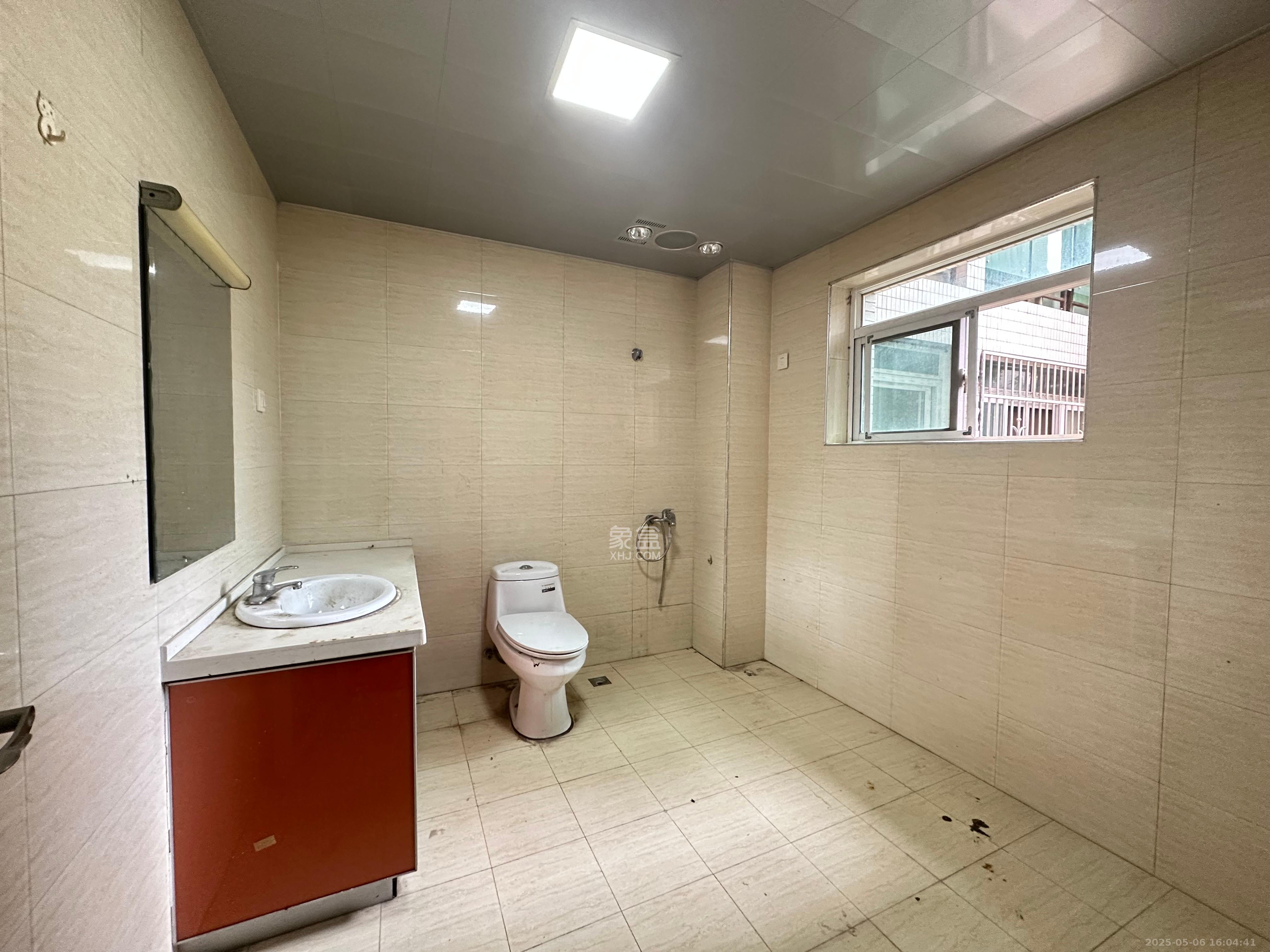 左岸春天 4室2厅1卫 2600.0元/月 左岸春天 4室2厅1卫 2600.0元/月室内图