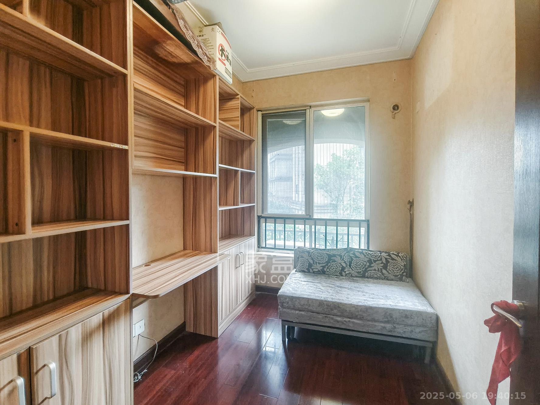 郡原居里  3室2厅1卫    65.0万 郡原居里  3室2厅1卫    65.0万卧室