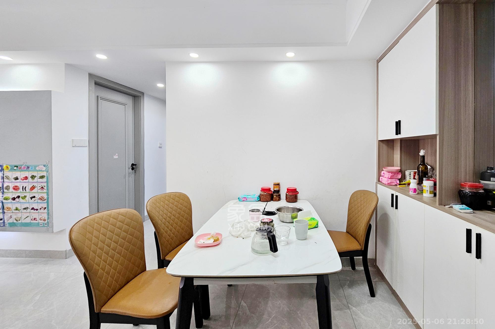 阳光城尚东湾蓝莓苑  3室2厅1卫    95.0万 阳光城尚东湾蓝莓苑  3室2厅1卫    95.0万客厅