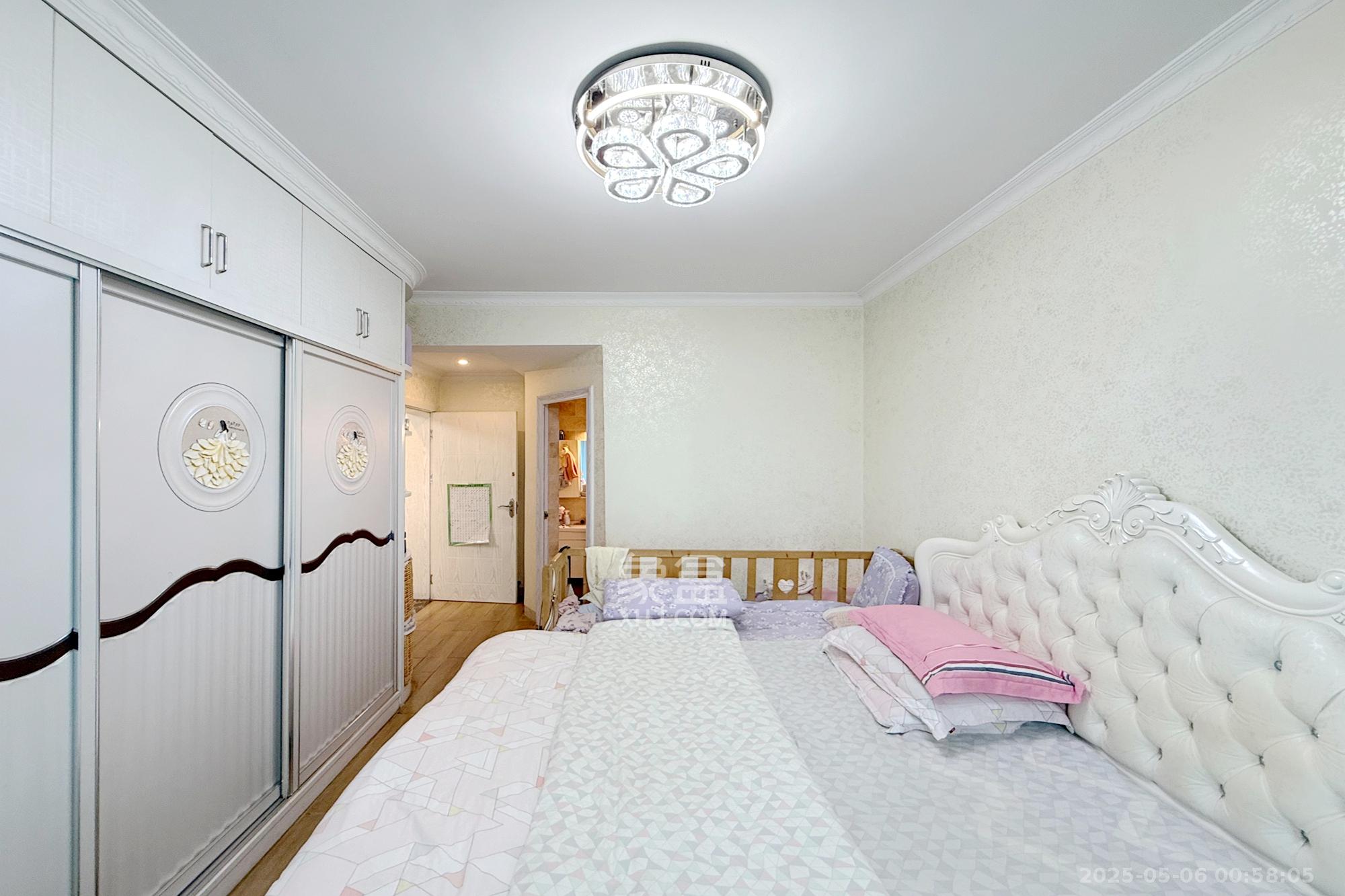 明发国际城 3室2厅2卫 90.0万 明发国际城 3室2厅2卫 90.0万卧室