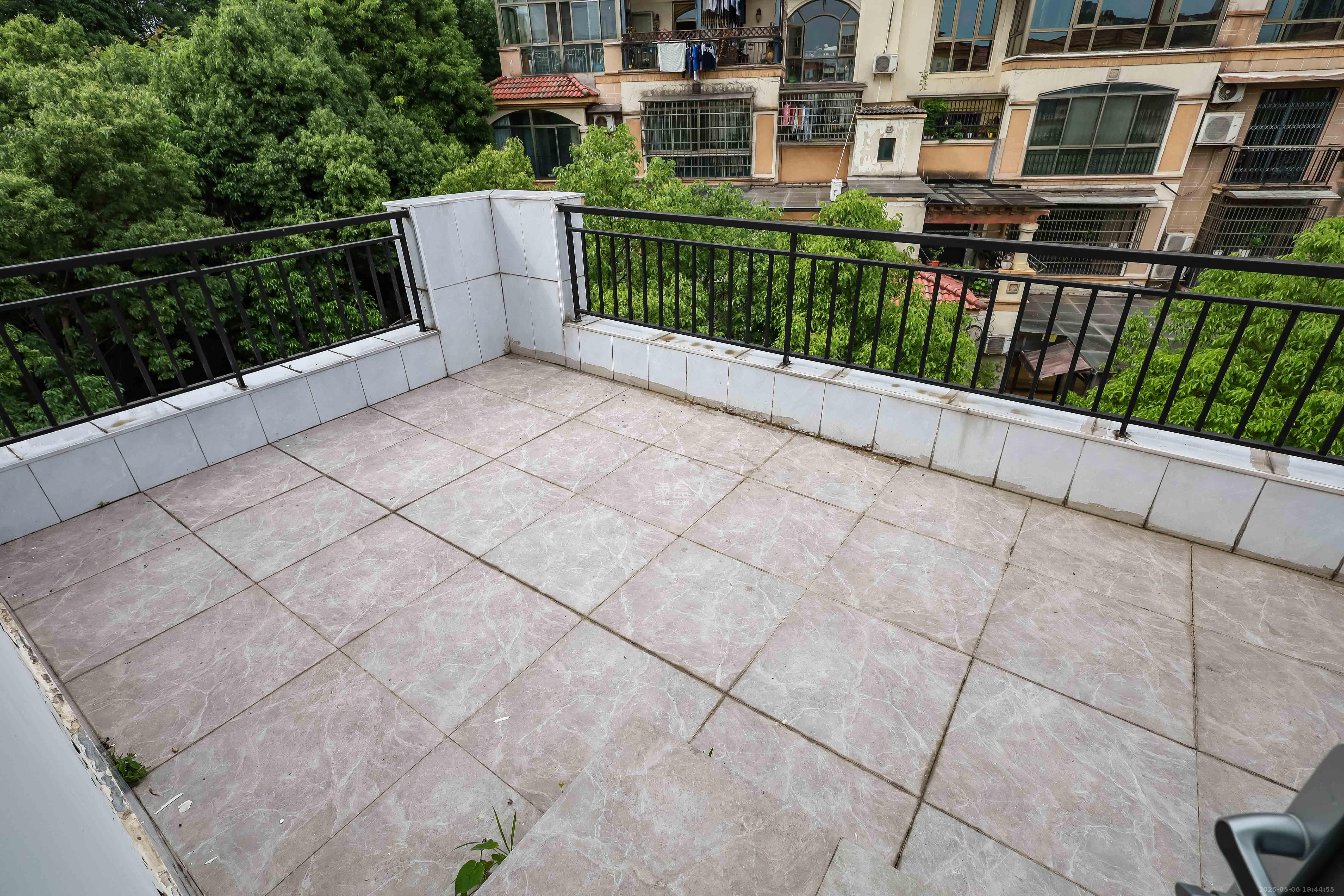 卓越蔚蓝海岸二期 4室2厅2卫 208.0万 卓越蔚蓝海岸二期 4室2厅2卫 208.0万阳台