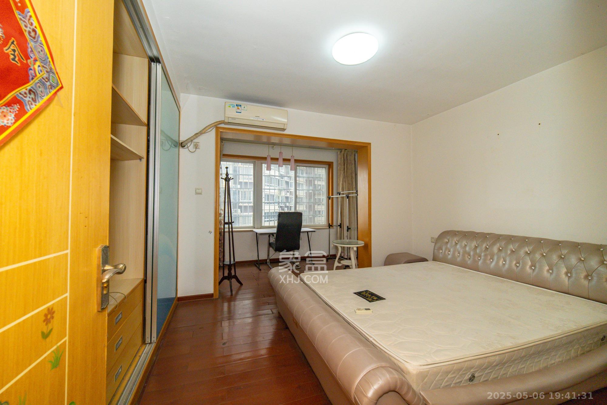 楚天馨苑 3室2厅2卫 88.0万 楚天馨苑 3室2厅2卫 88.0万卧室