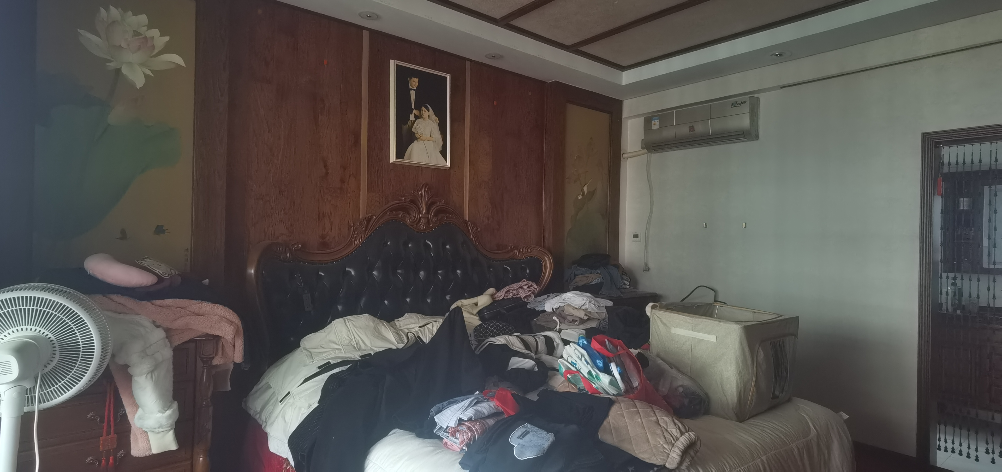 市工商局单位房 5室2厅2卫 168.0万 市工商局单位房 5室2厅2卫 168.0万客厅