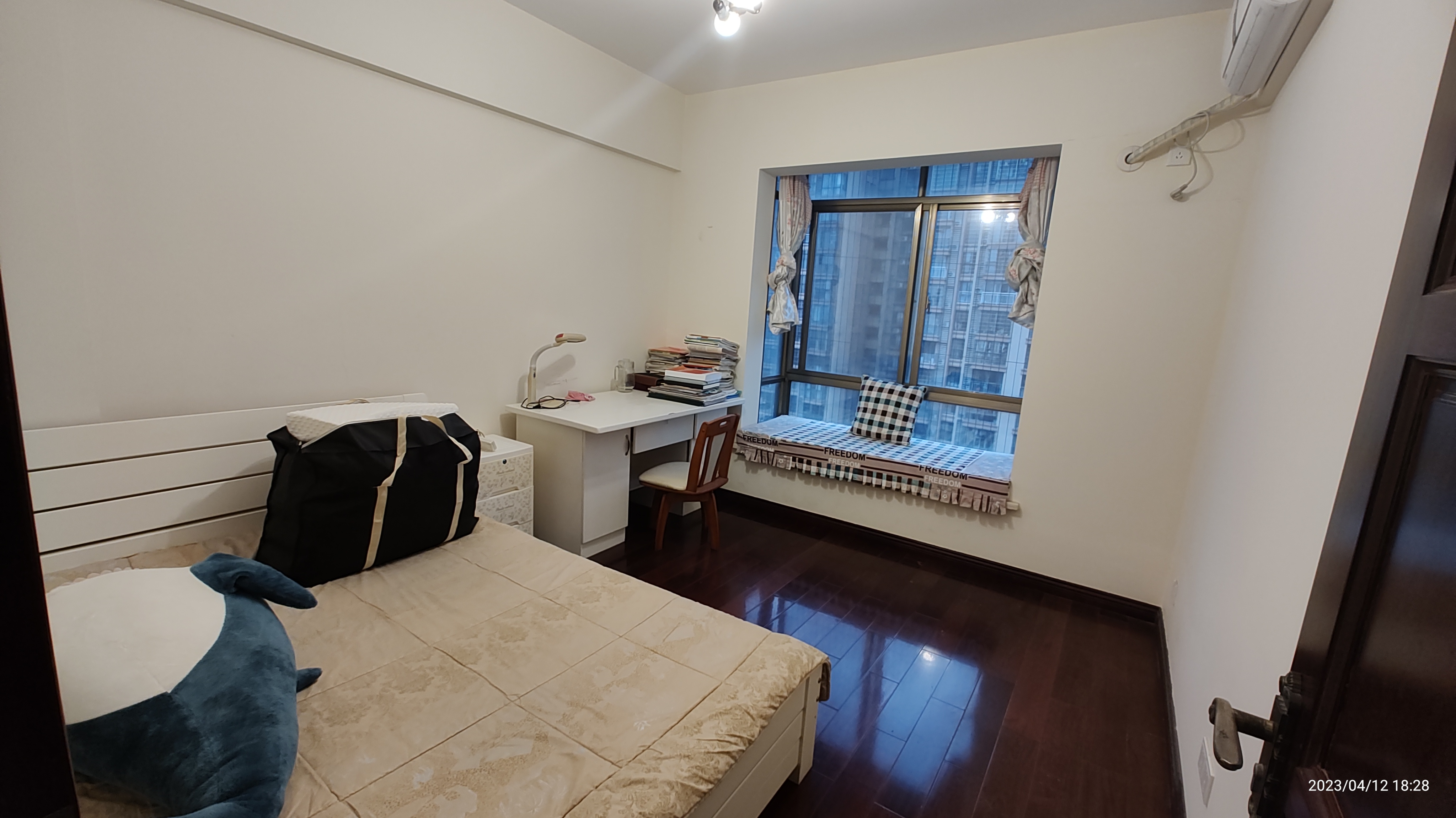 南海绿洲 4室2厅3卫 4500.0元/月 南海绿洲 4室2厅3卫 4500.0元/月室内图