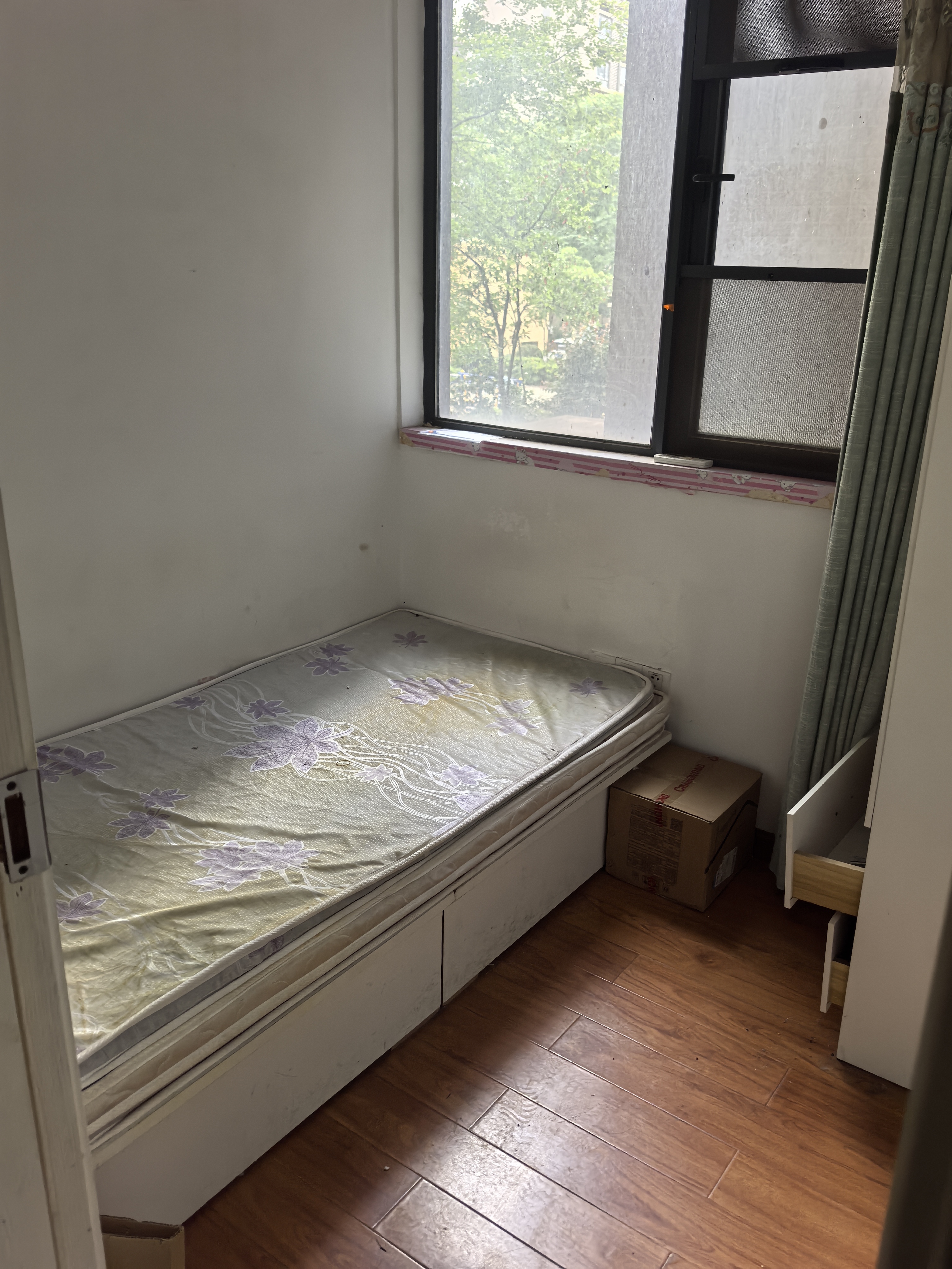 平安光谷春天  4室1厅1卫   2500.00元/月室内图