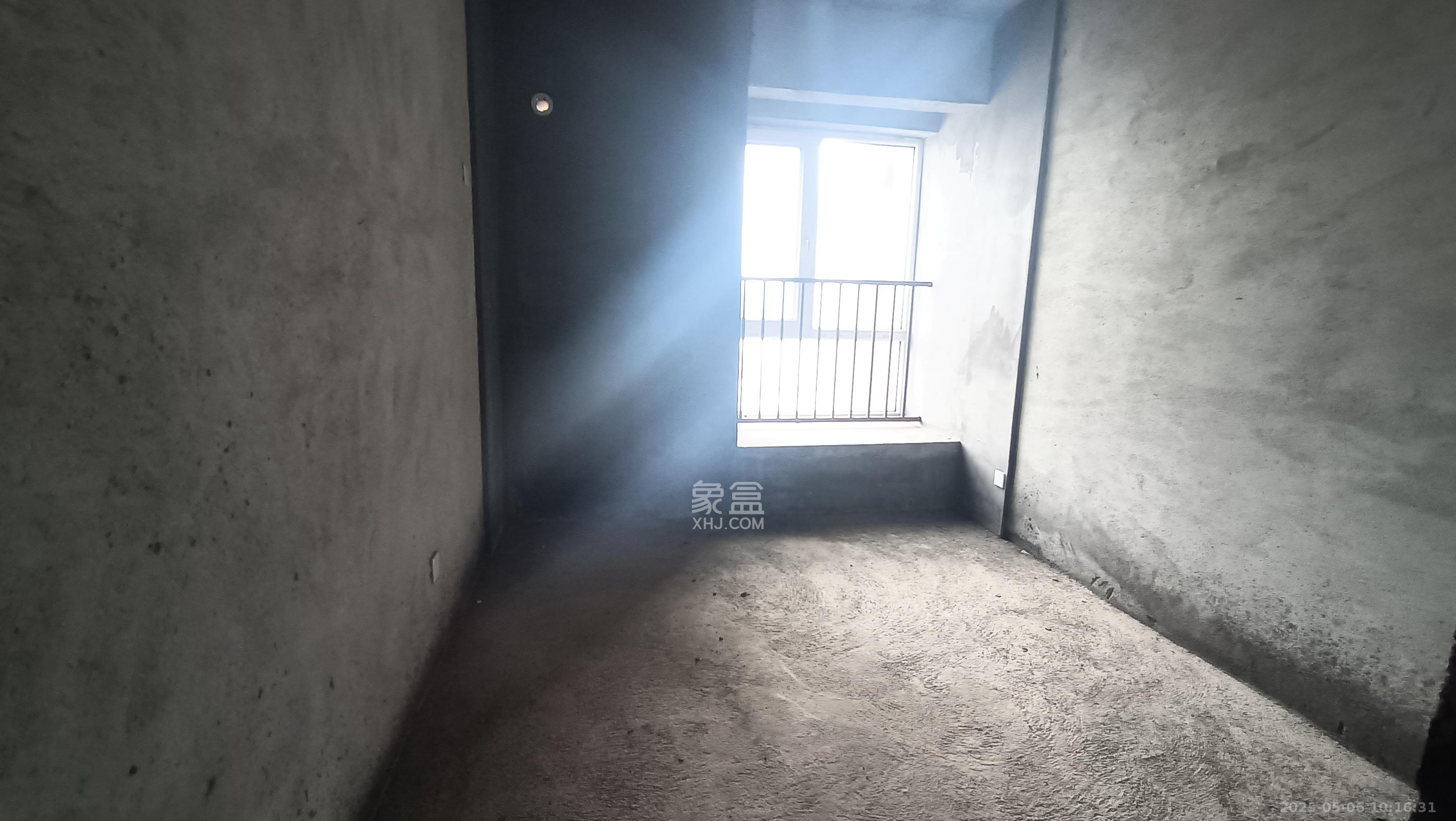 天元广场玺园  4室2厅1卫   75.80万客厅