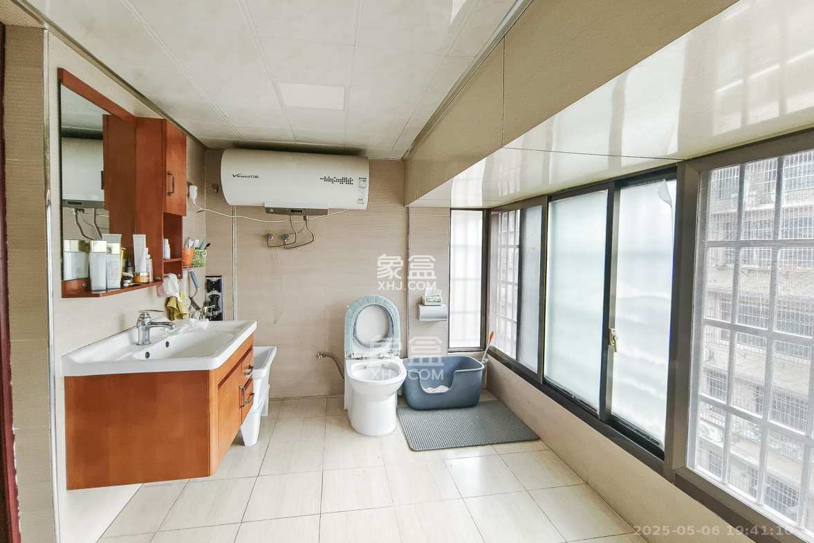 龙塘安置区(龙塘小区)  10室8厅7卫    375.0万 龙塘安置区(龙塘小区)  10室8厅7卫    375.0万卫生间