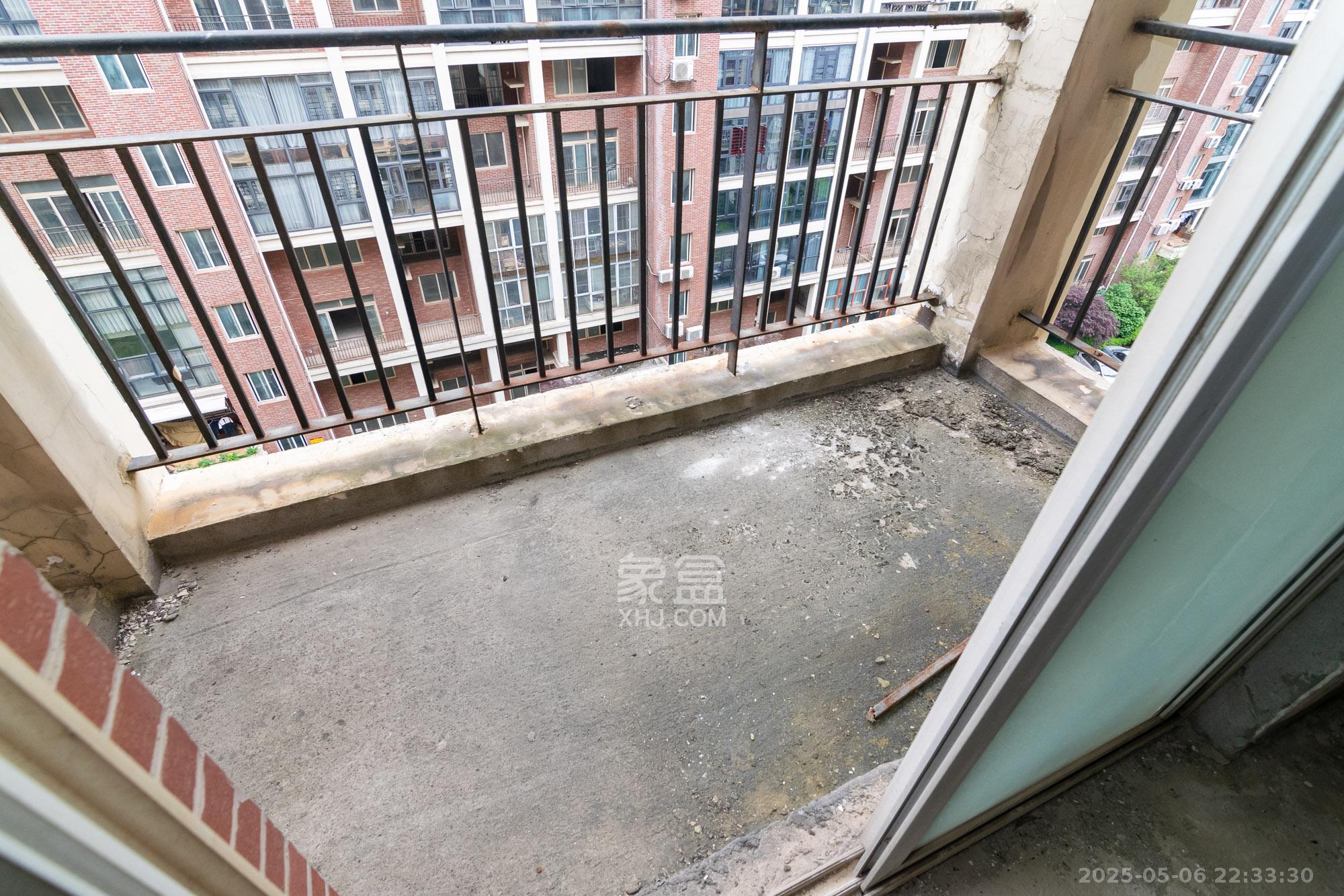 普瑞斯堡 4室2厅2卫 80.0万 普瑞斯堡 4室2厅2卫 80.0万阳台