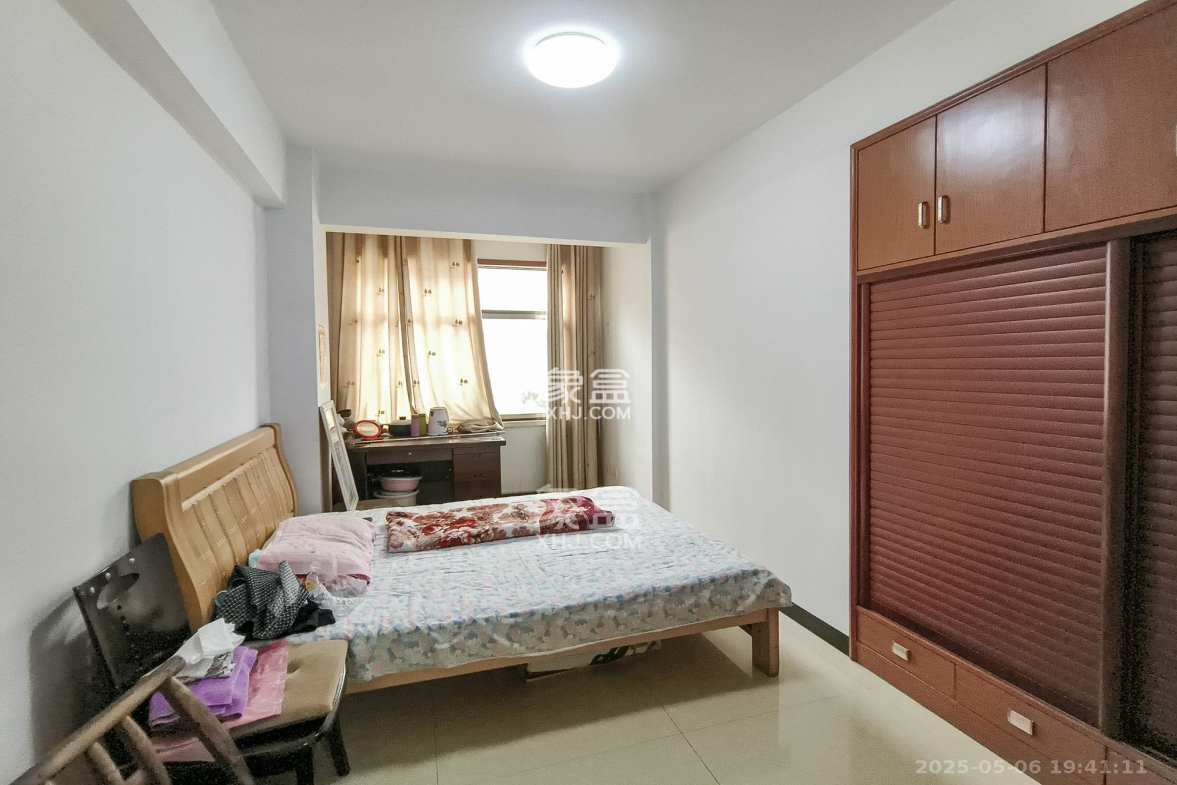 龙塘安置区(龙塘小区)  10室8厅7卫    375.0万 龙塘安置区(龙塘小区)  10室8厅7卫    375.0万卧室