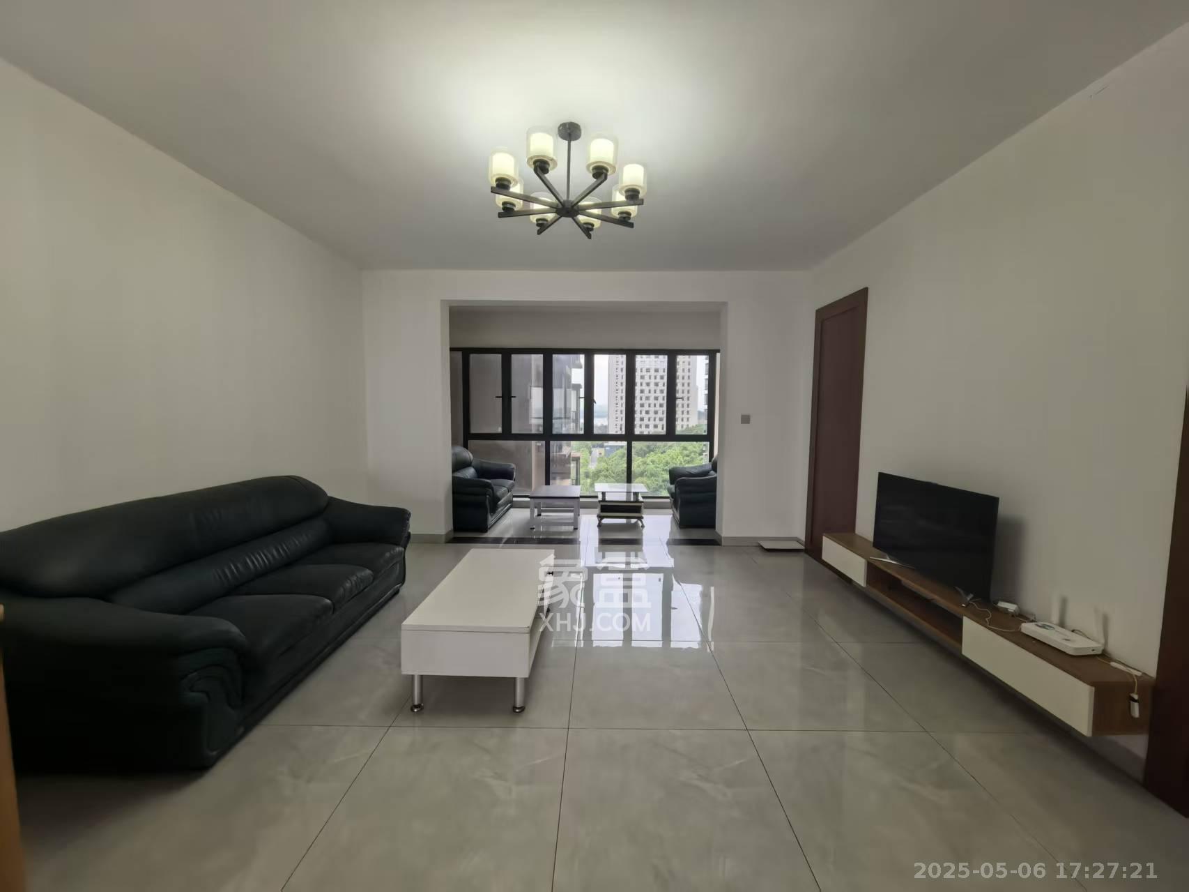 九华盛发和园小区 4室2厅1卫 1600.0元/月 九华盛发和园小区 4室2厅1卫 1600.0元/月室内图