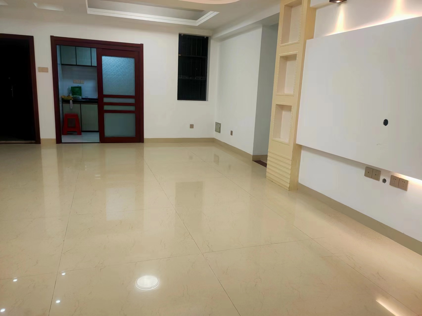 西岭华庭  3室2厅2卫   228.00万室内图