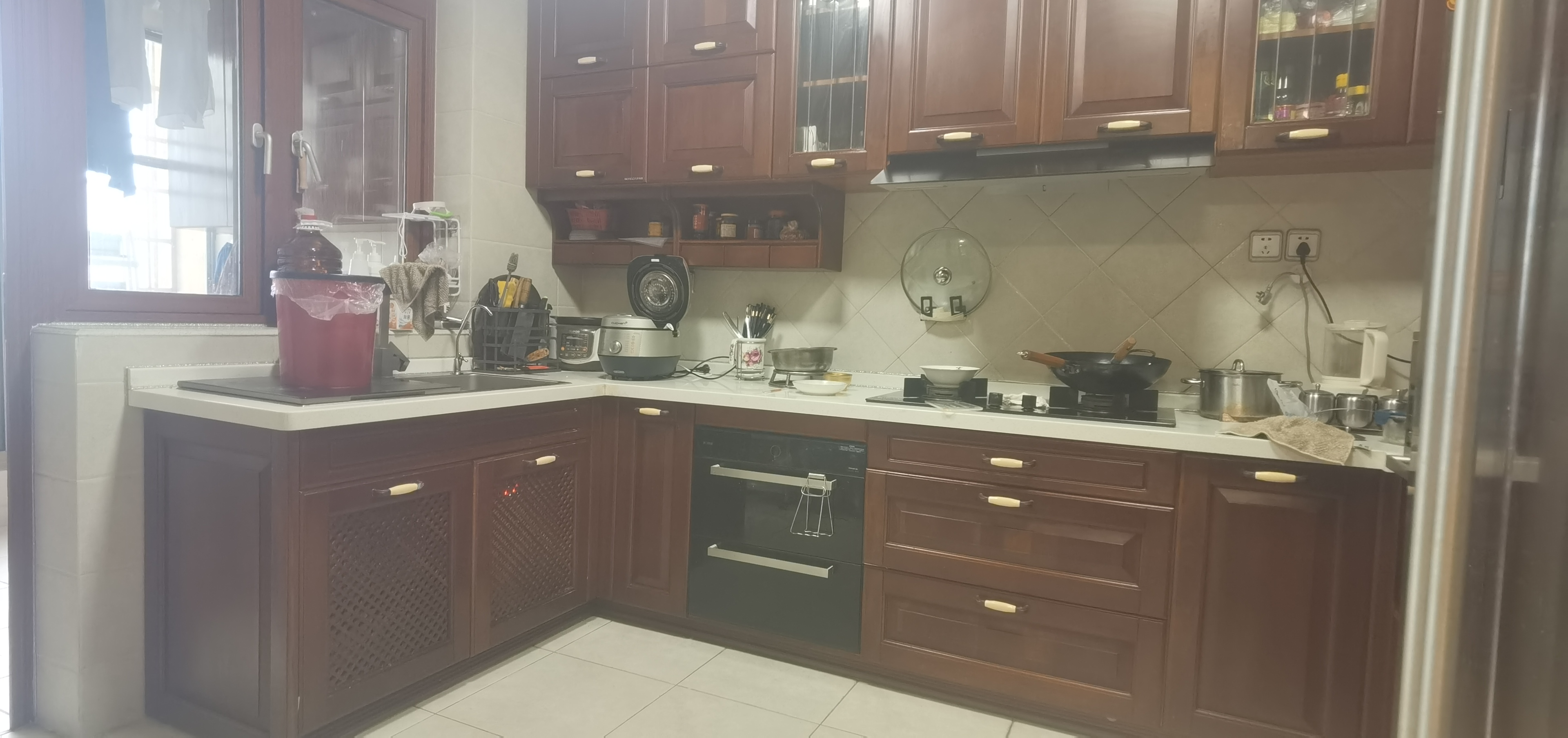 市工商局单位房 5室2厅2卫 168.0万 市工商局单位房 5室2厅2卫 168.0万客厅