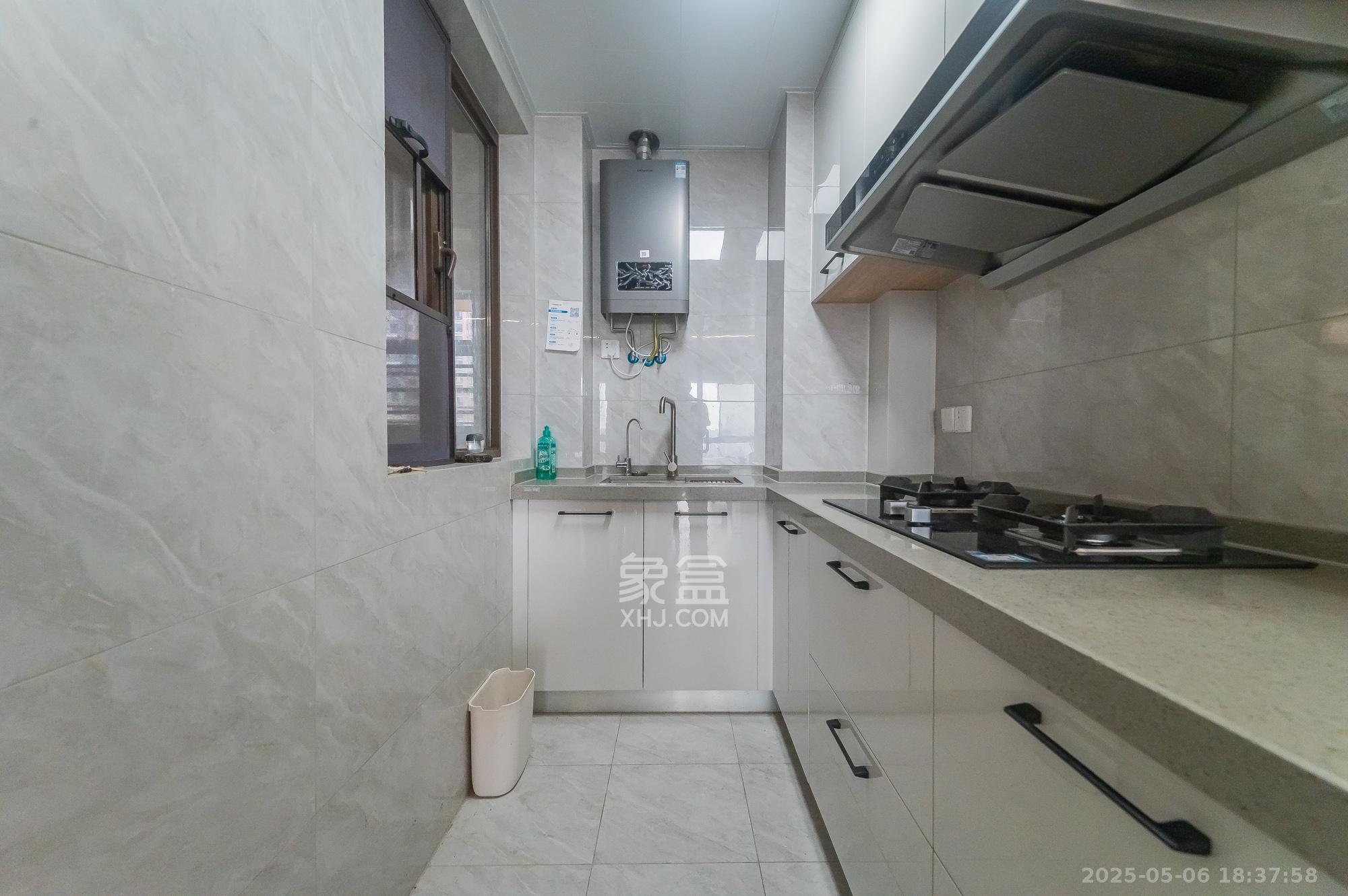 华润置地广场二期  3室2厅1卫    89.8万 华润置地广场二期  3室2厅1卫    89.8万厨房