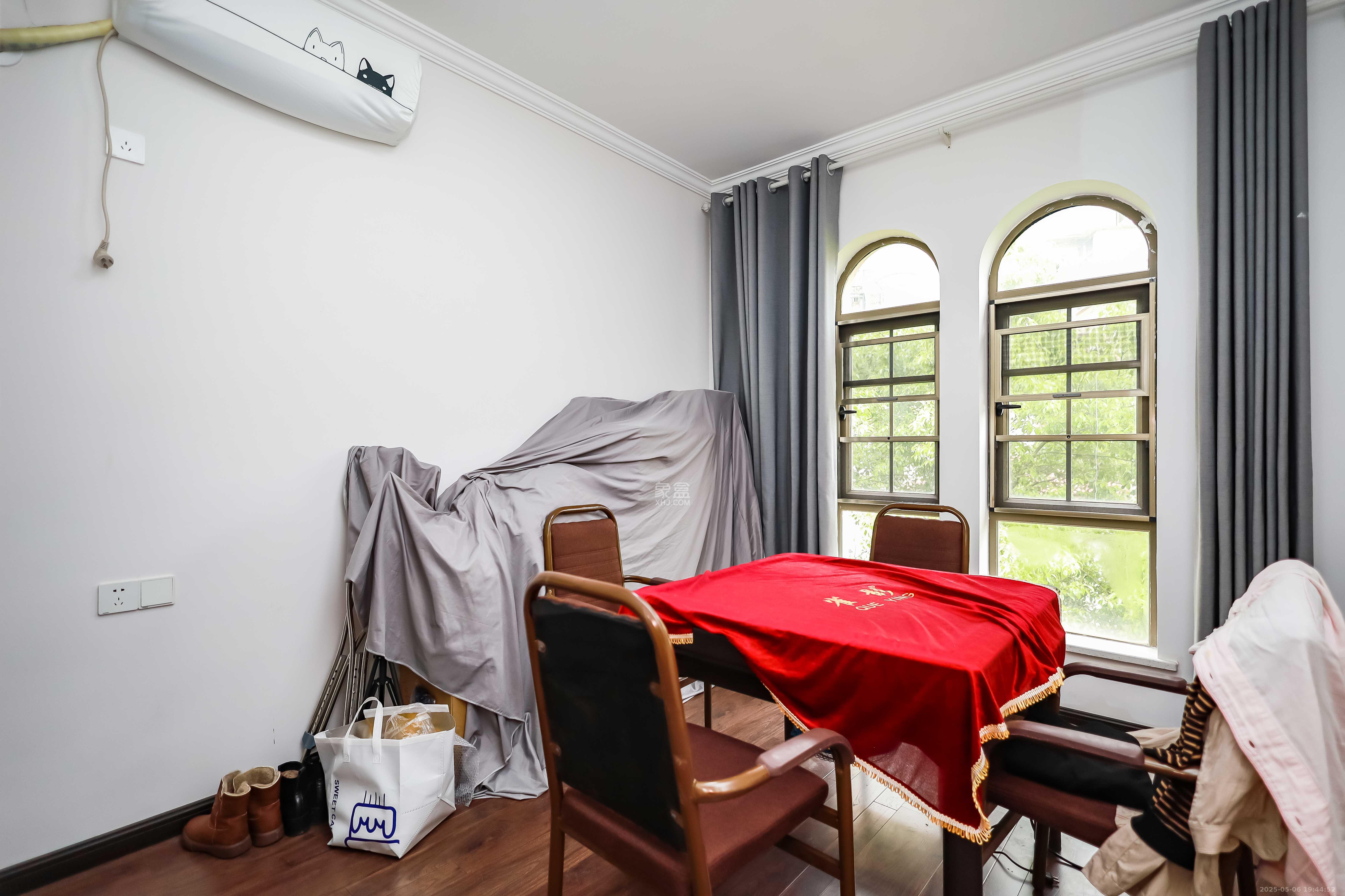 卓越蔚蓝海岸二期 4室2厅2卫 208.0万 卓越蔚蓝海岸二期 4室2厅2卫 208.0万卧室