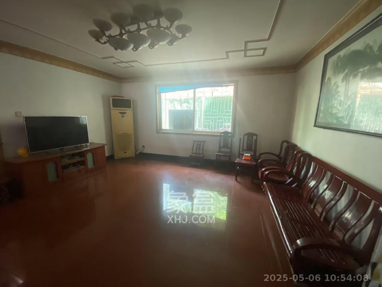 南建公寓  3室1厅2卫   2000.00元/月室内图