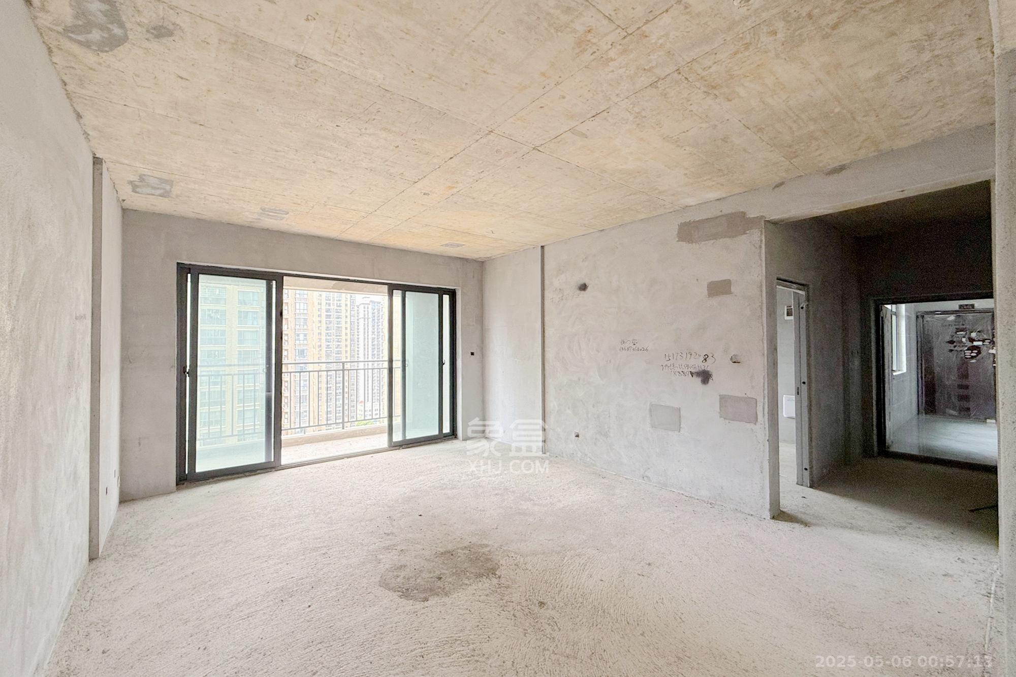 崇文名邸(学林西岸二期) 4室2厅2卫 135.0万 崇文名邸(学林西岸二期) 4室2厅2卫 135.0万客厅