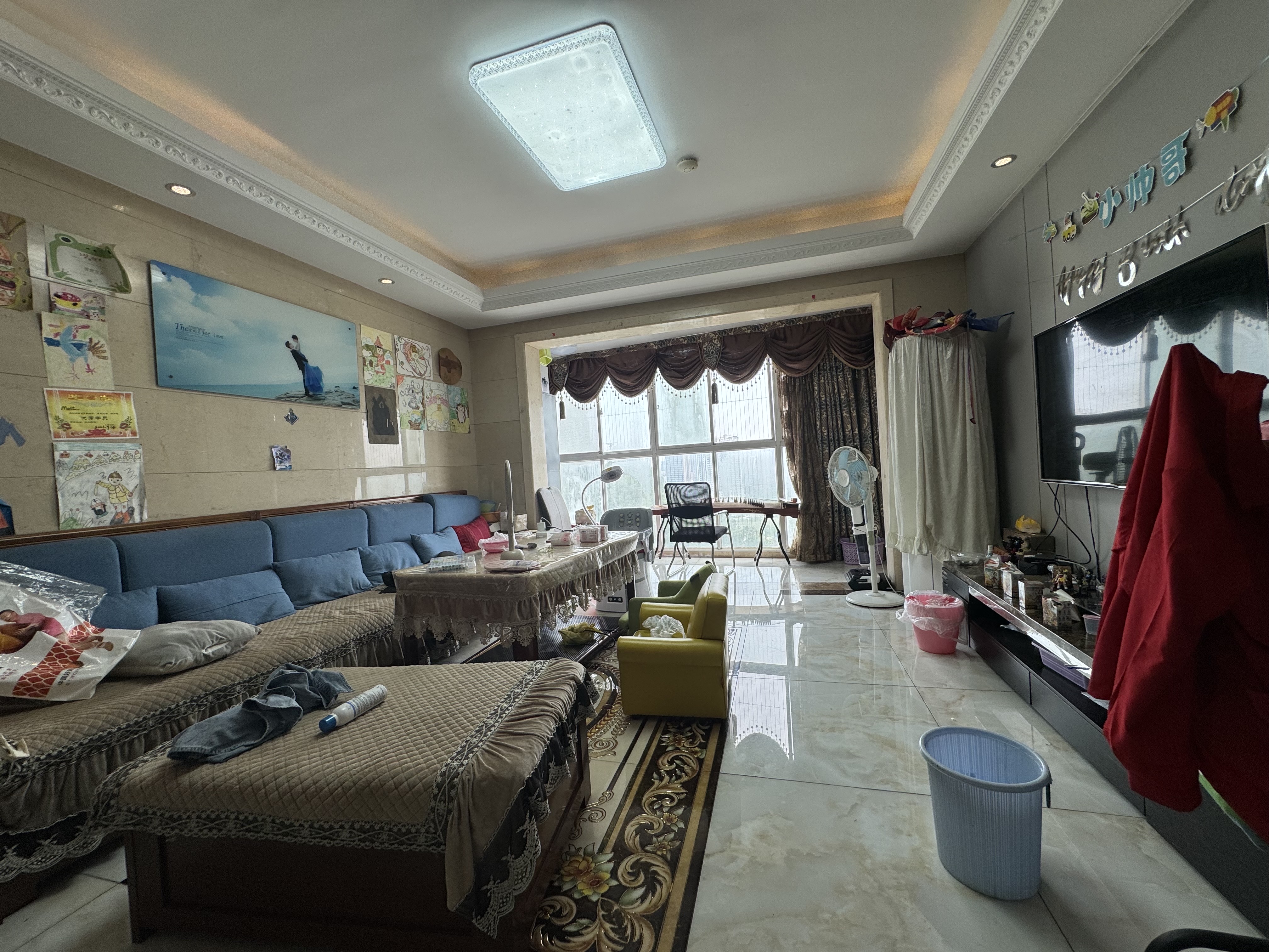 武警星苑 5室2厅3卫 100.0万 武警星苑 5室2厅3卫 100.0万客厅