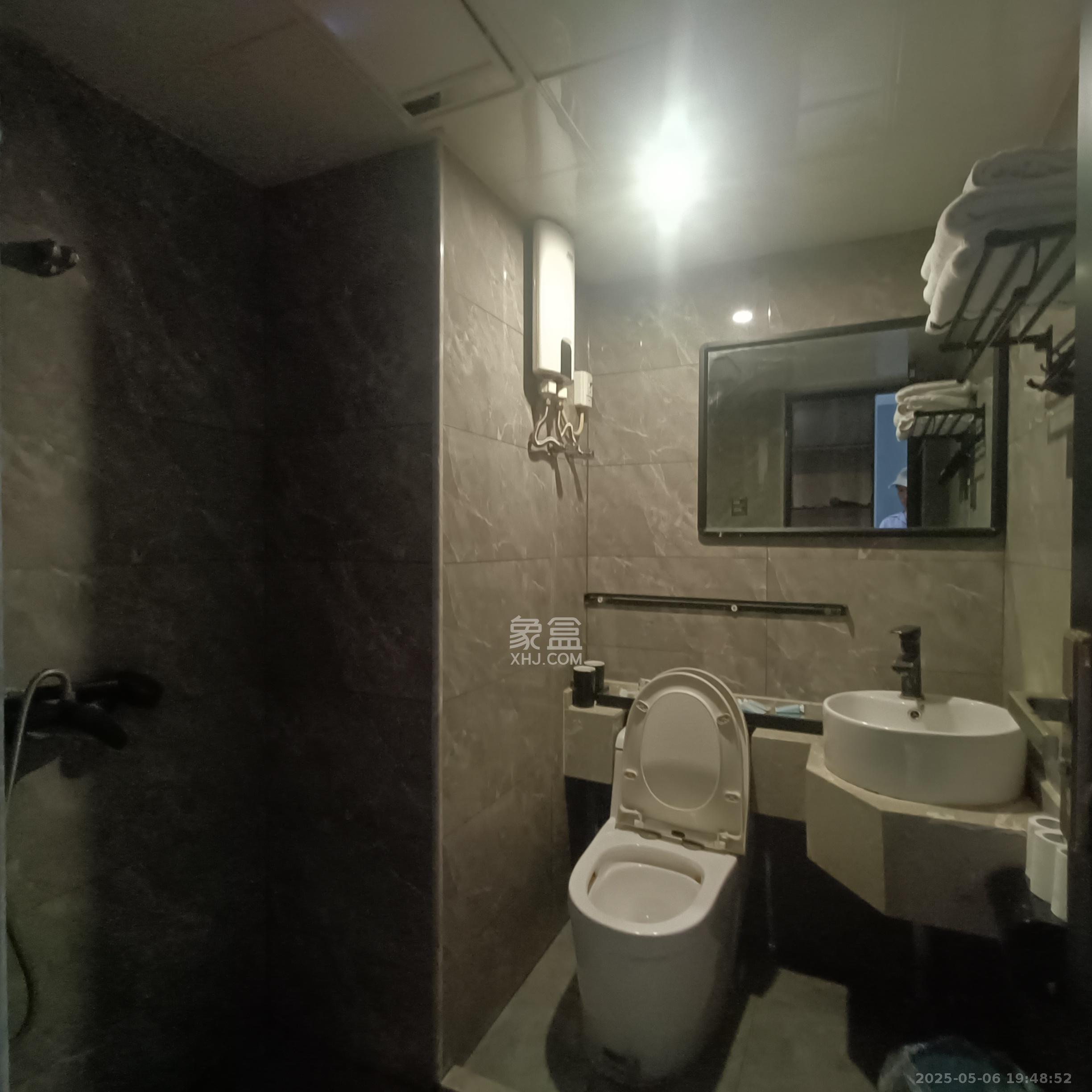 五峰国际 1室0厅1卫 1600.0元/月 五峰国际 1室0厅1卫 1600.0元/月室内图