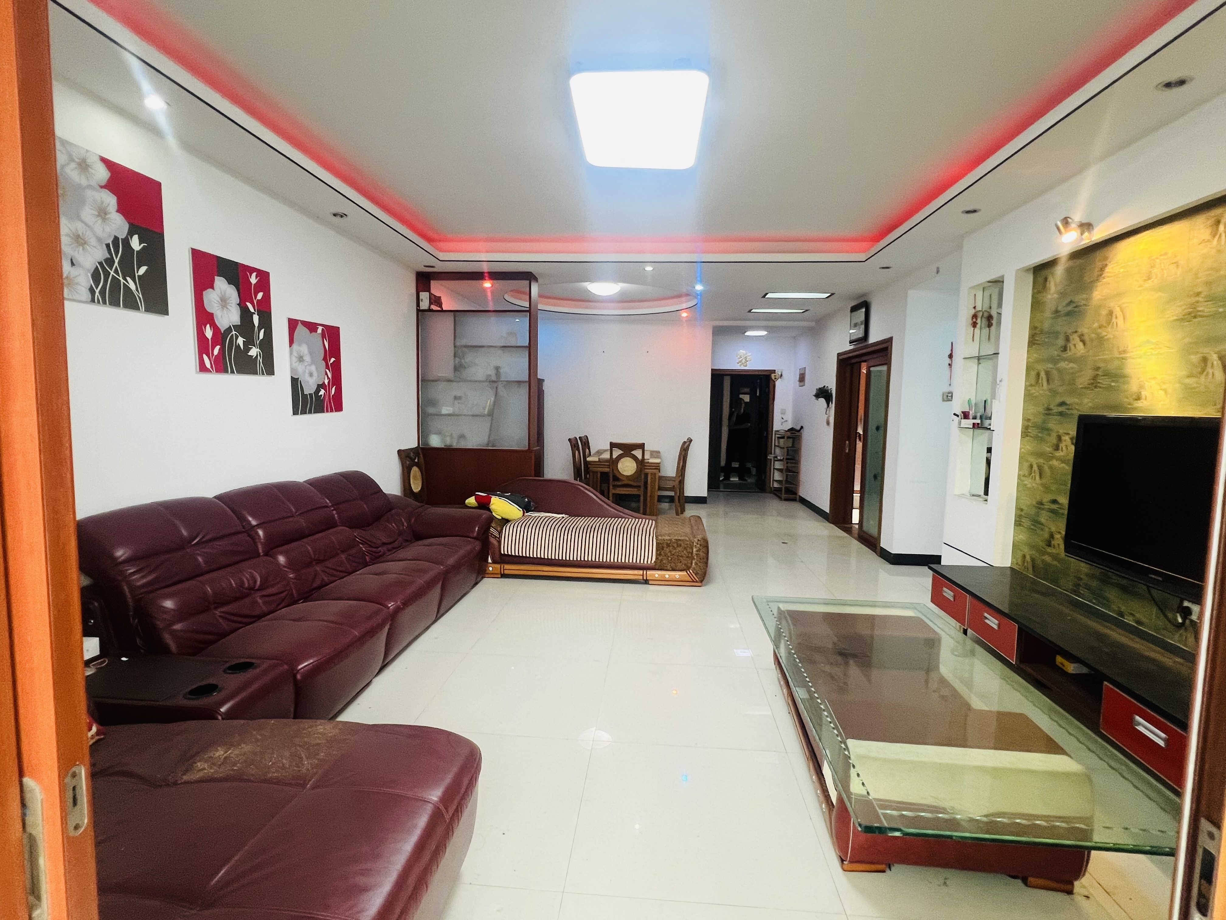 中天国际花园  3室2厅2卫    50.0万 中天国际花园  3室2厅2卫    50.0万客厅