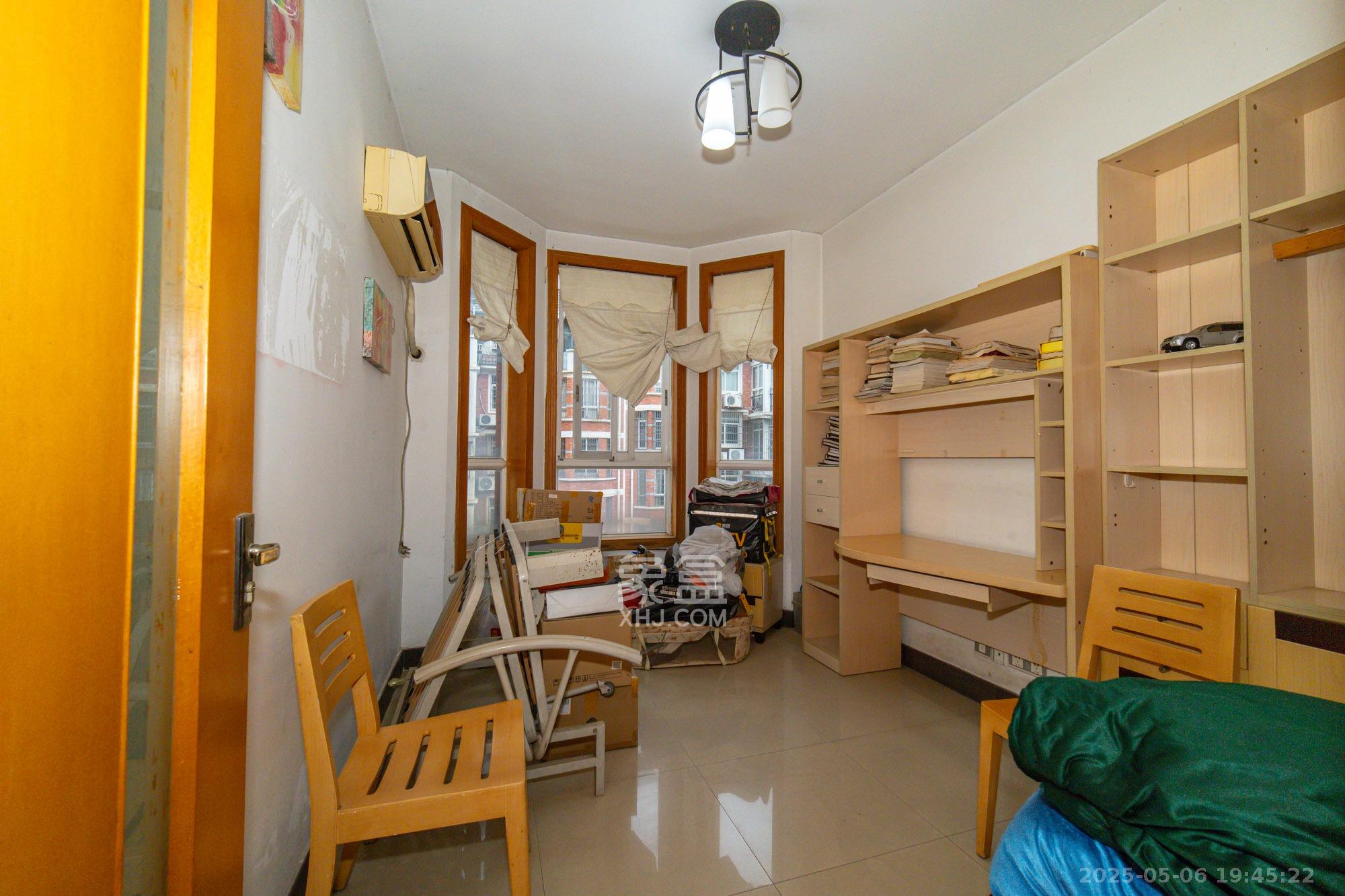 山水人家一二期 1室2厅1卫 99.9万 山水人家一二期 1室2厅1卫 99.9万卧室