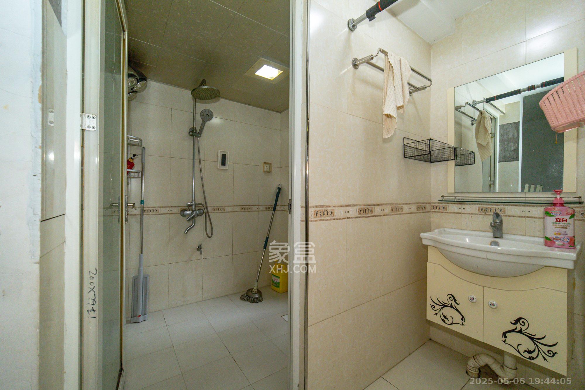 蝴蝶谷 2室2厅1卫 48.8万 蝴蝶谷 2室2厅1卫 48.8万卫生间