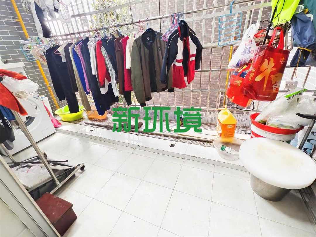 鸿泰冶金雅苑  3室2厅2卫   70.80万客厅