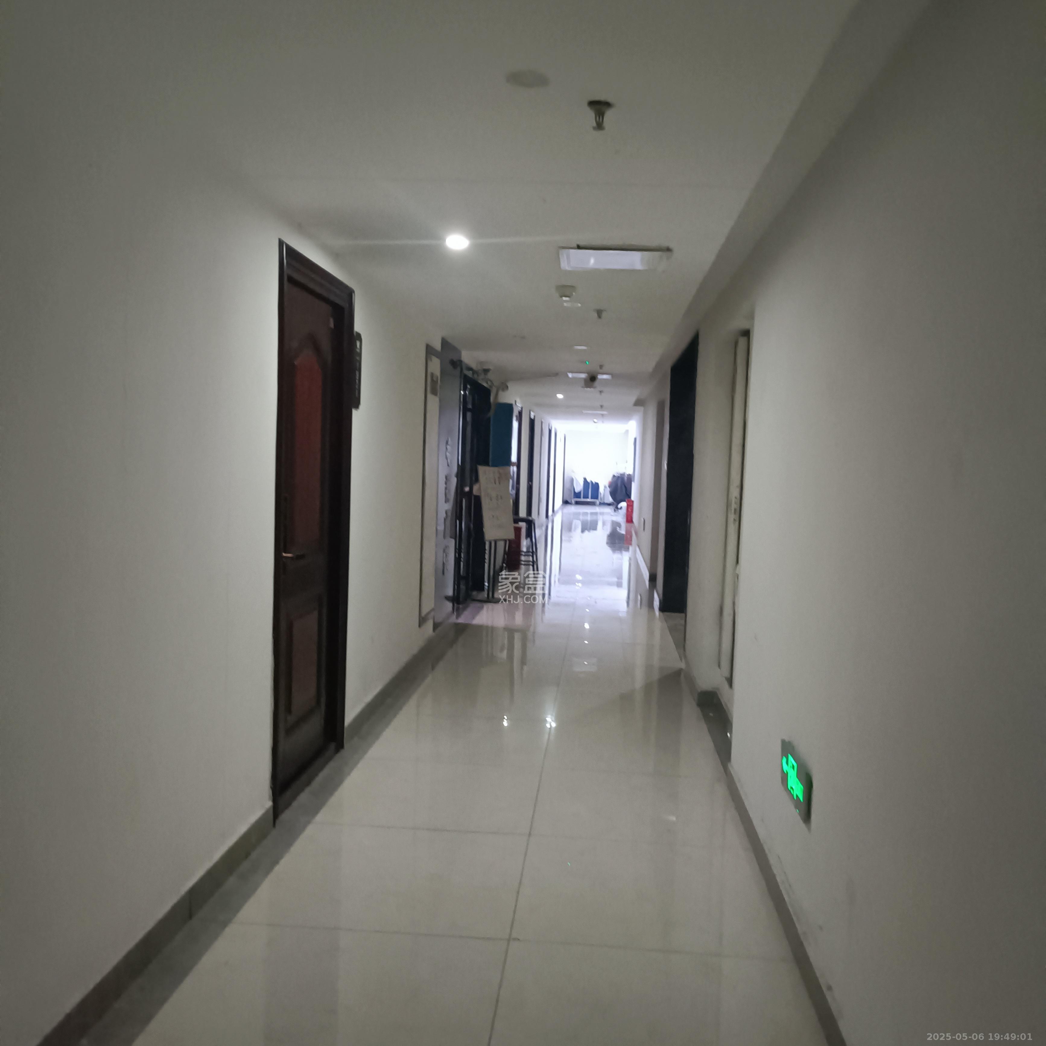 五峰国际 1室0厅1卫 1600.0元/月 五峰国际 1室0厅1卫 1600.0元/月室内图