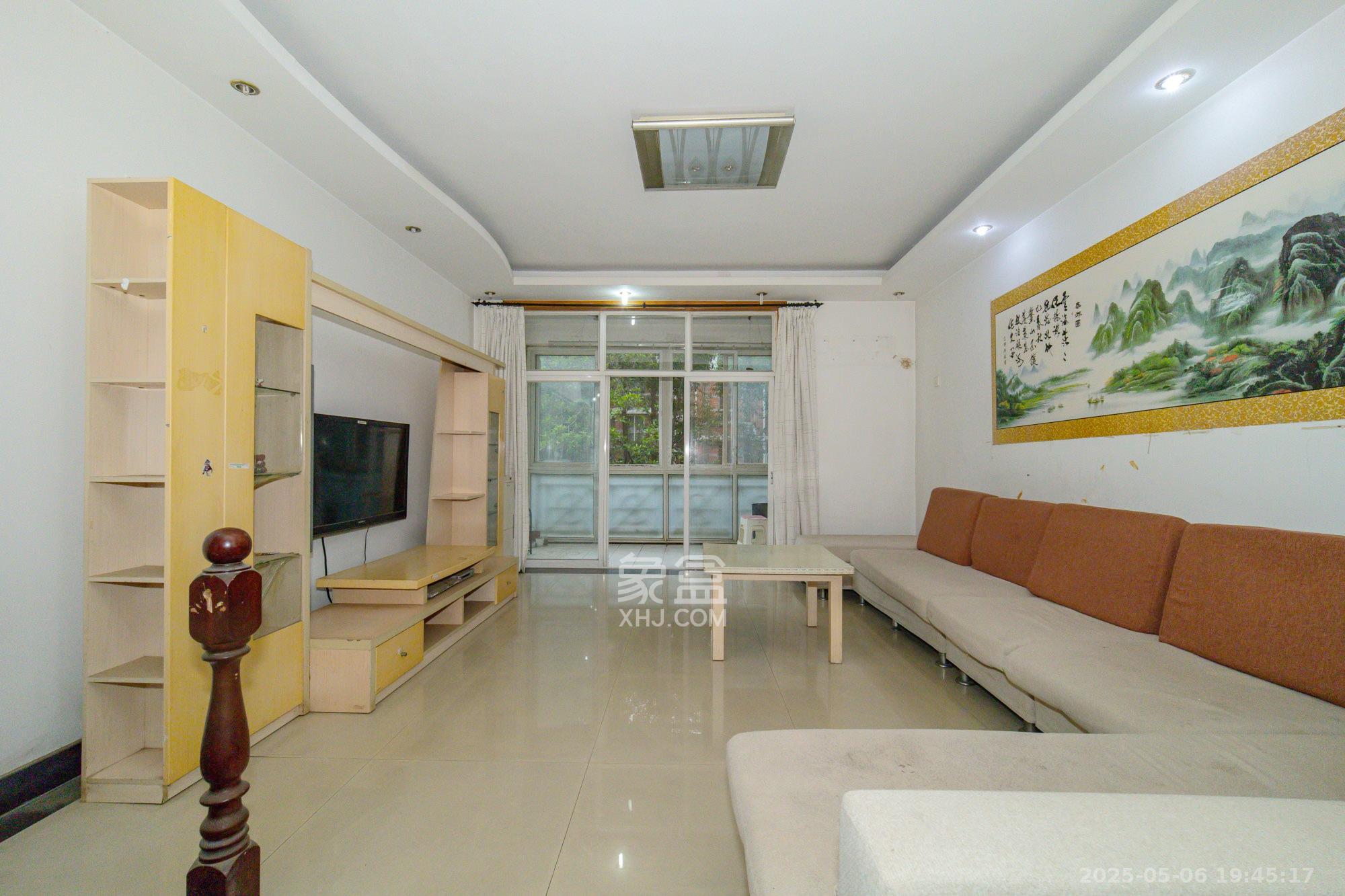 山水人家一二期 1室2厅1卫 99.9万 山水人家一二期 1室2厅1卫 99.9万客厅