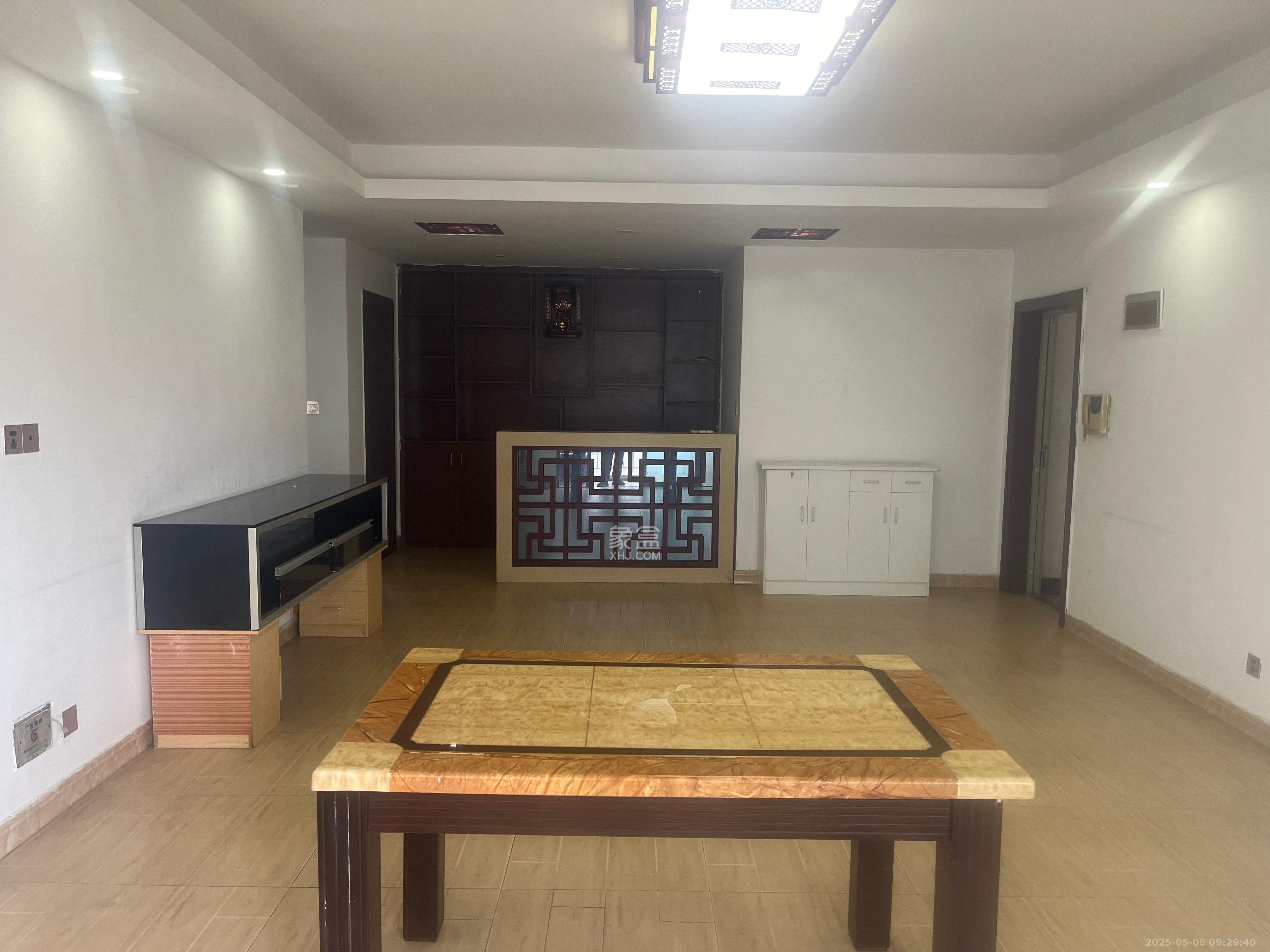 满庭芳小区  3室2厅2卫    2800.0元/月 满庭芳小区  3室2厅2卫    2800.0元/月