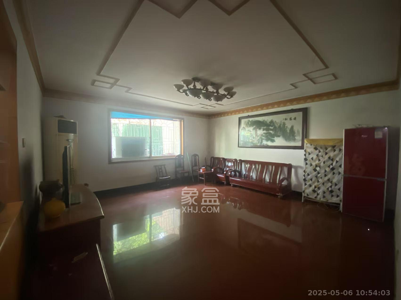 南建公寓  3室1厅2卫   2000.00元/月室内图