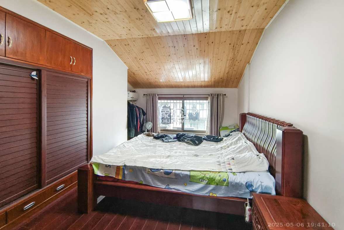 龙塘安置区(龙塘小区)  10室8厅7卫    375.0万 龙塘安置区(龙塘小区)  10室8厅7卫    375.0万卧室