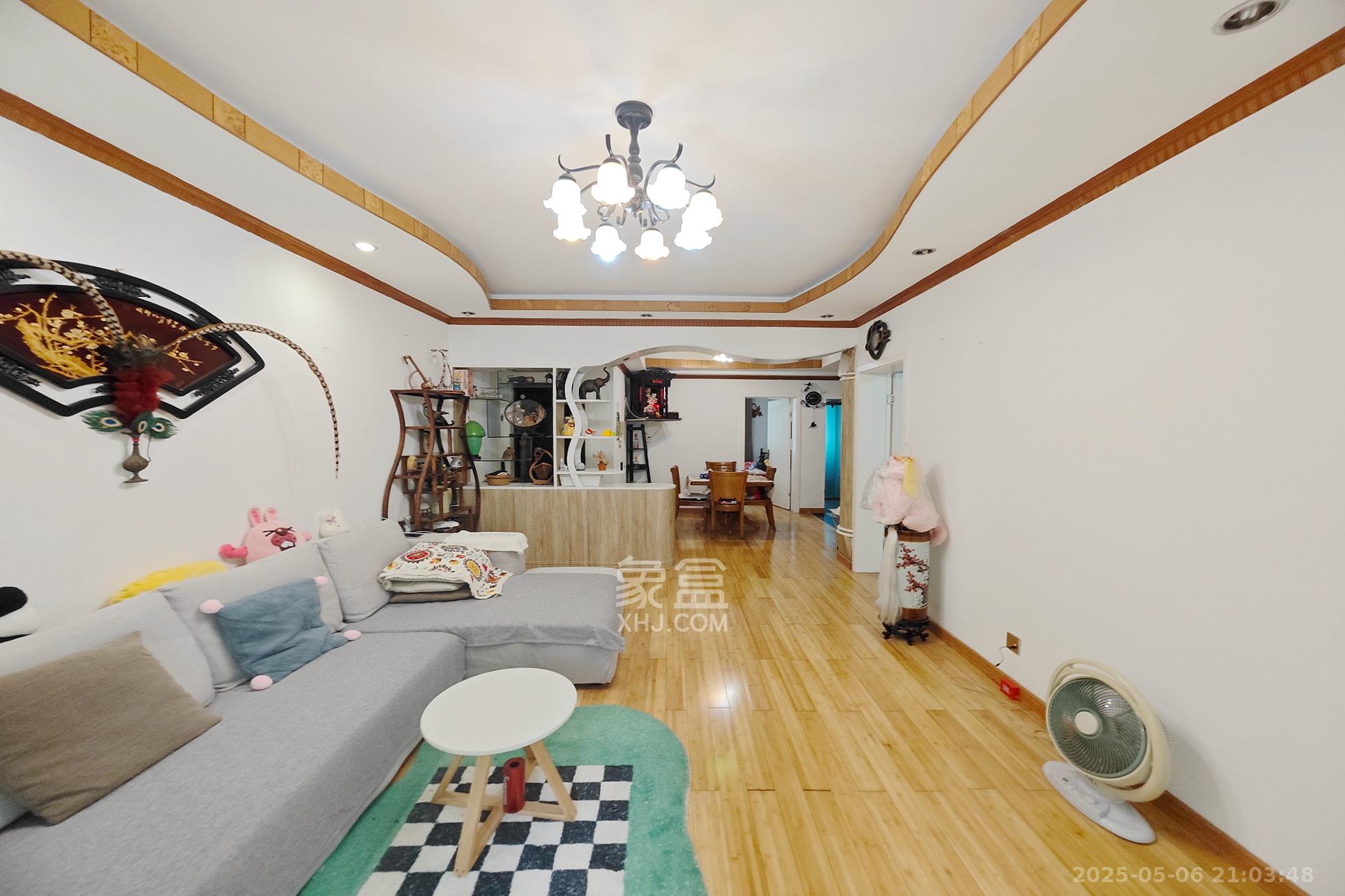 恒达时代花园 2室2厅1卫 58.0万 恒达时代花园 2室2厅1卫 58.0万客厅