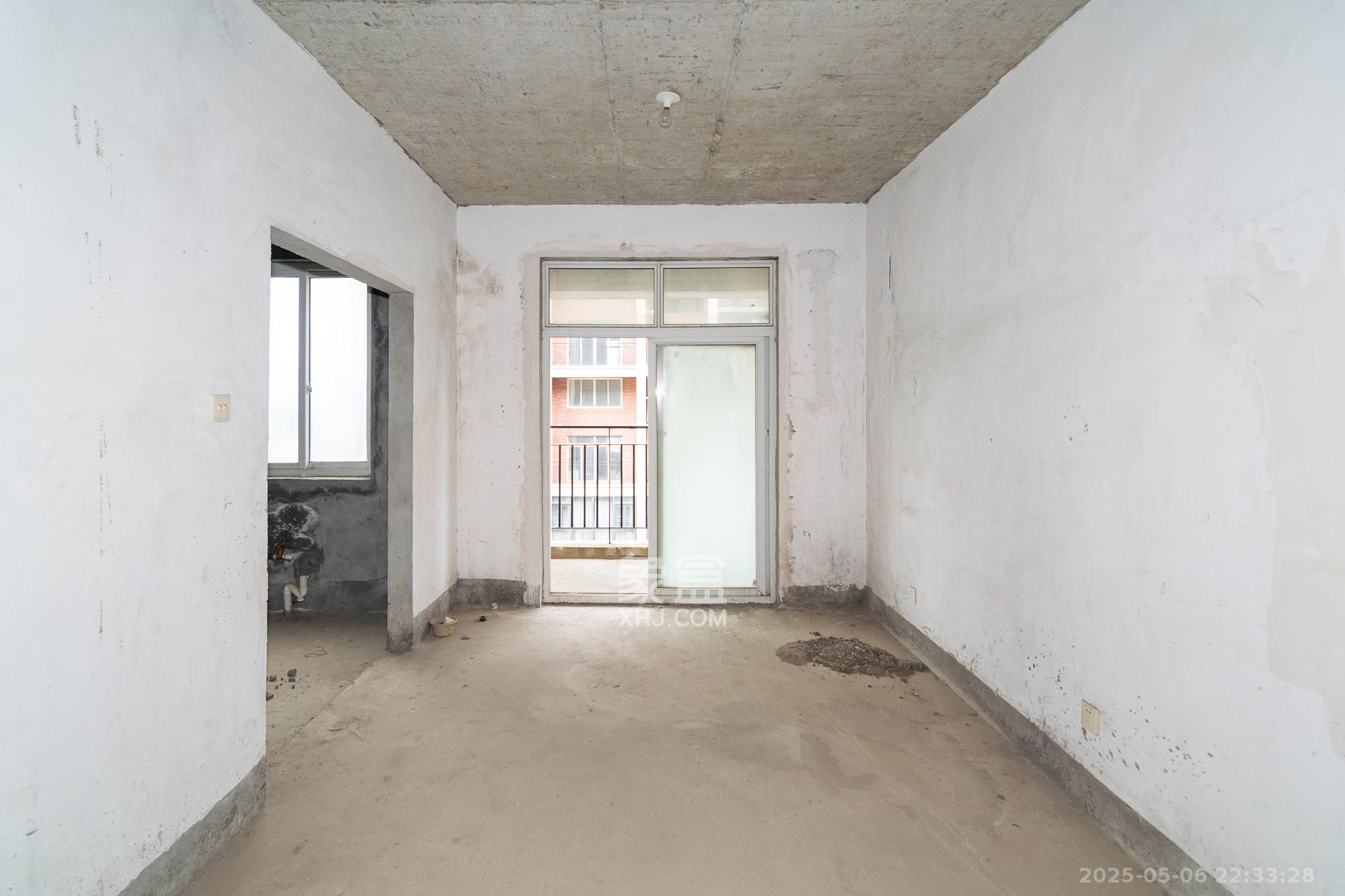 普瑞斯堡 4室2厅2卫 80.0万 普瑞斯堡 4室2厅2卫 80.0万客厅