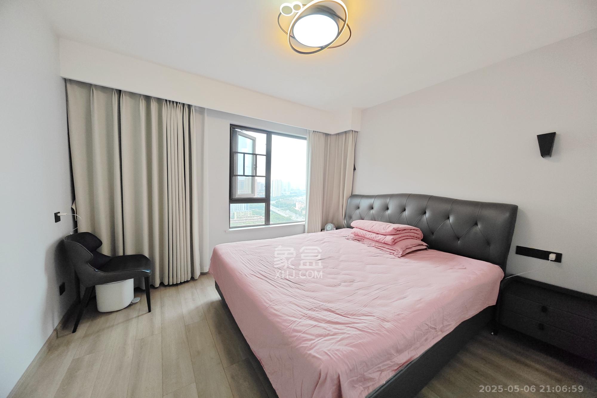 保利大都汇一期、二期  4室2厅2卫    167.0万 保利大都汇一期、二期  4室2厅2卫    167.0万卧室