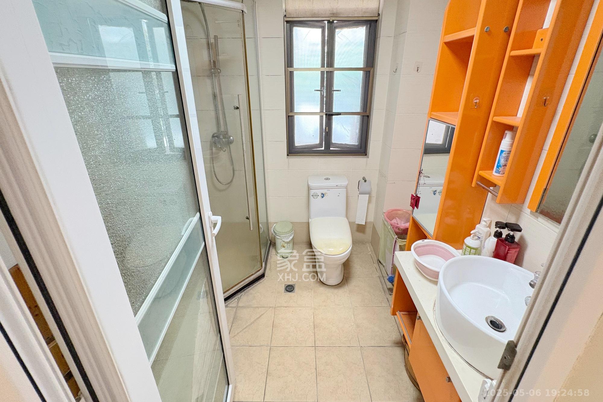 向阳门第  3室2厅2卫    188.0万 向阳门第  3室2厅2卫    188.0万卫生间