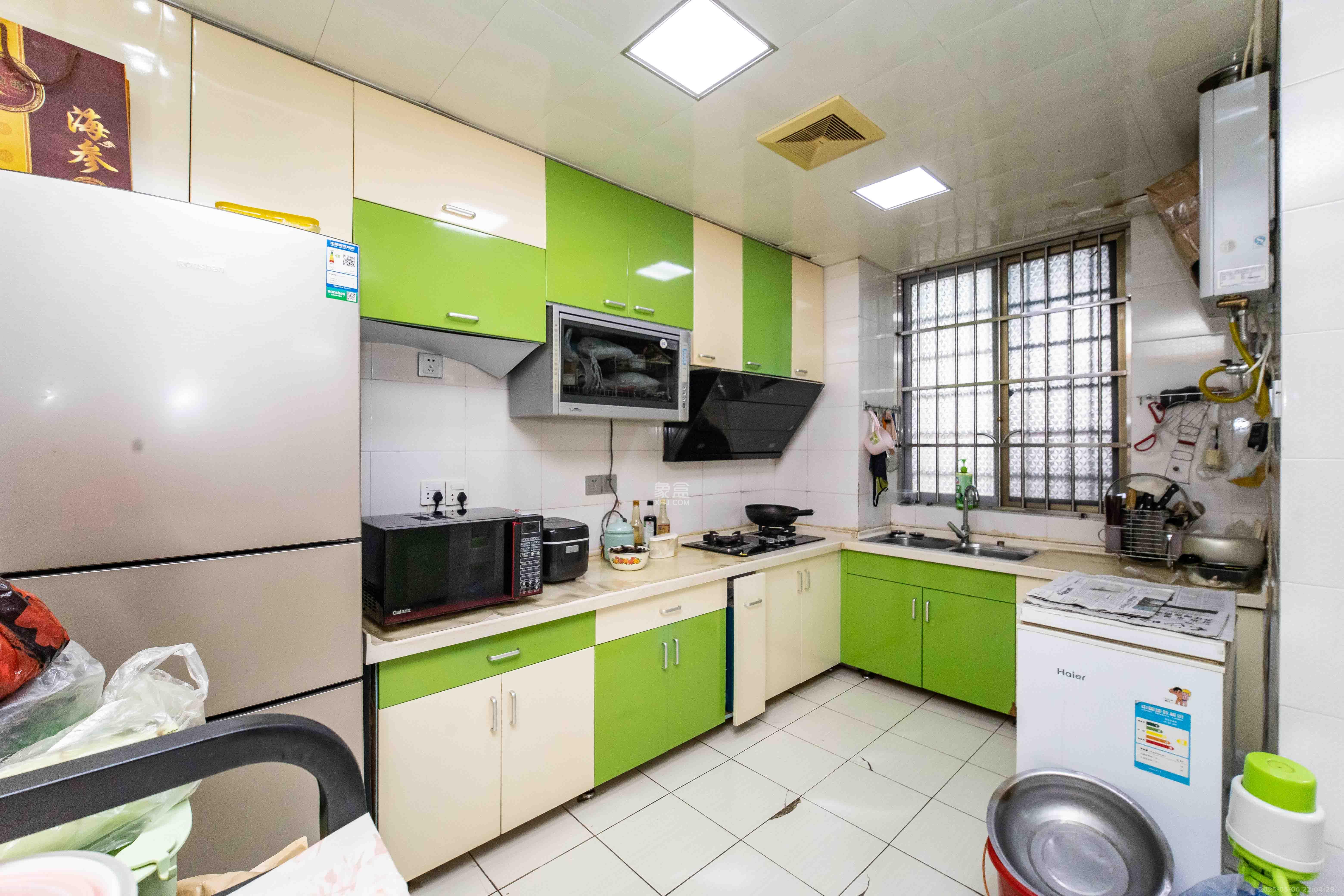 芙蓉苑 4室2厅1卫 98.0万 芙蓉苑 4室2厅1卫 98.0万厨房