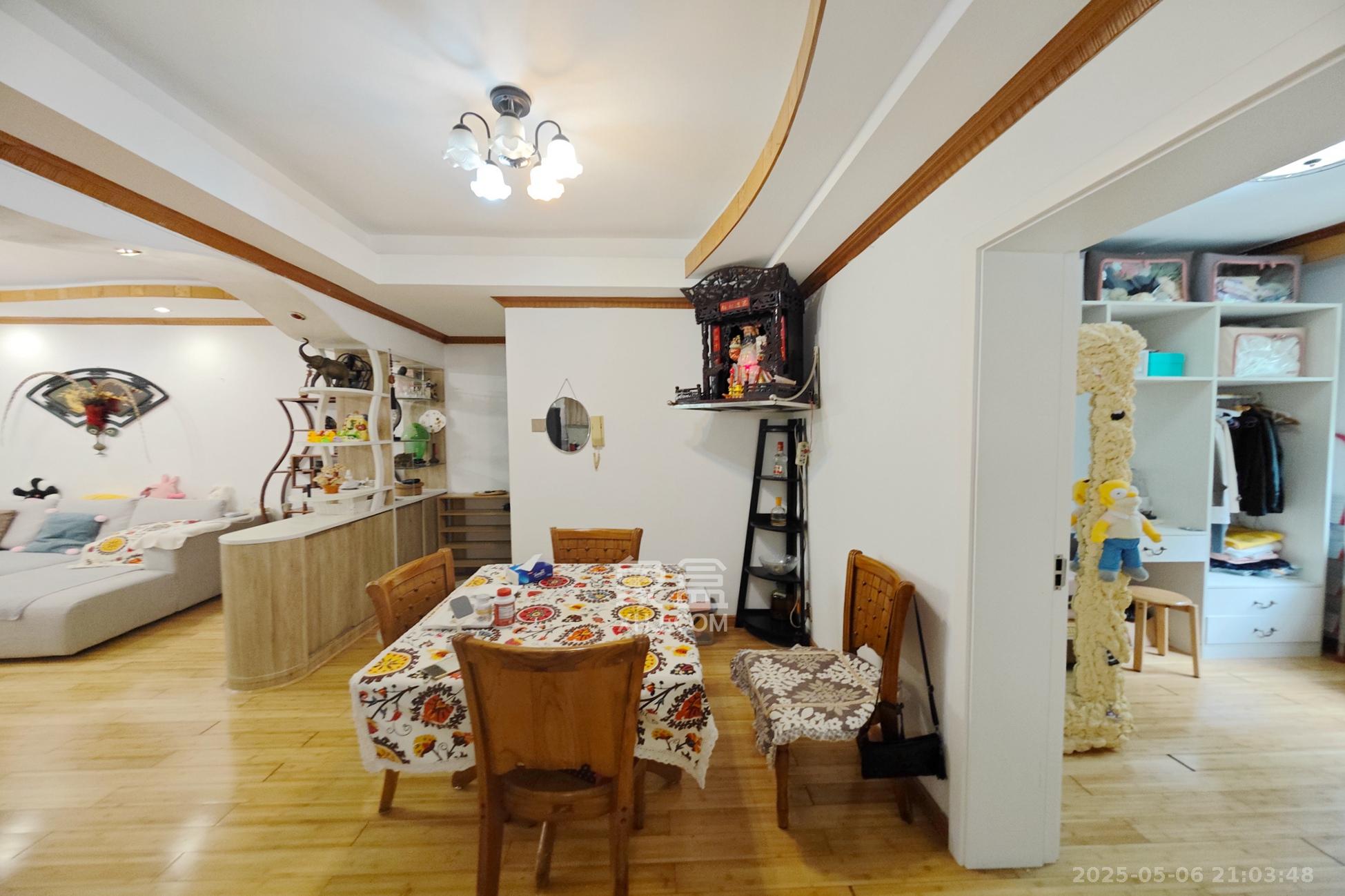 恒达时代花园 2室2厅1卫 58.0万 恒达时代花园 2室2厅1卫 58.0万客厅