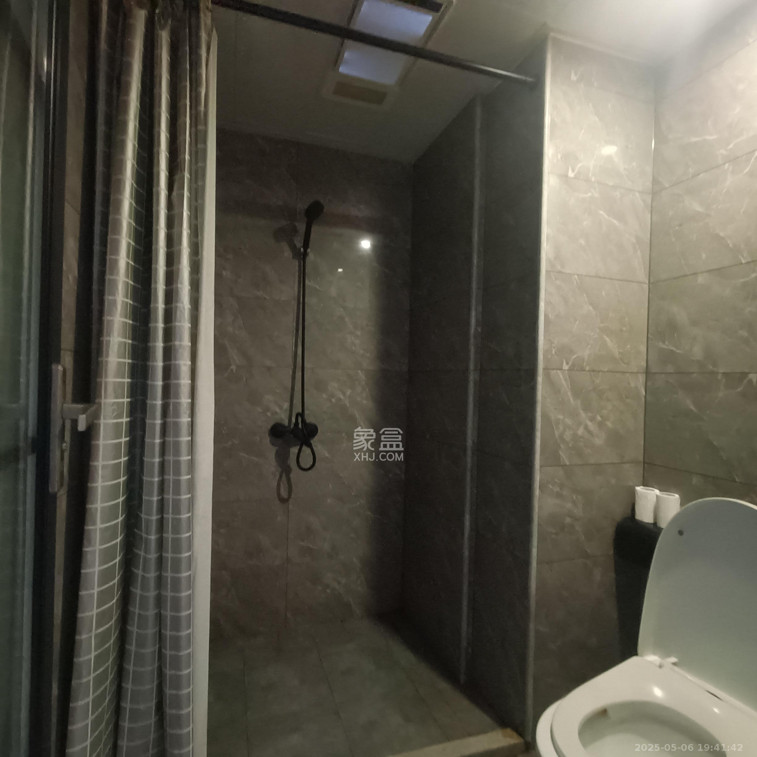 五峰国际 1室0厅1卫 1300.0元/月 五峰国际 1室0厅1卫 1300.0元/月室内图