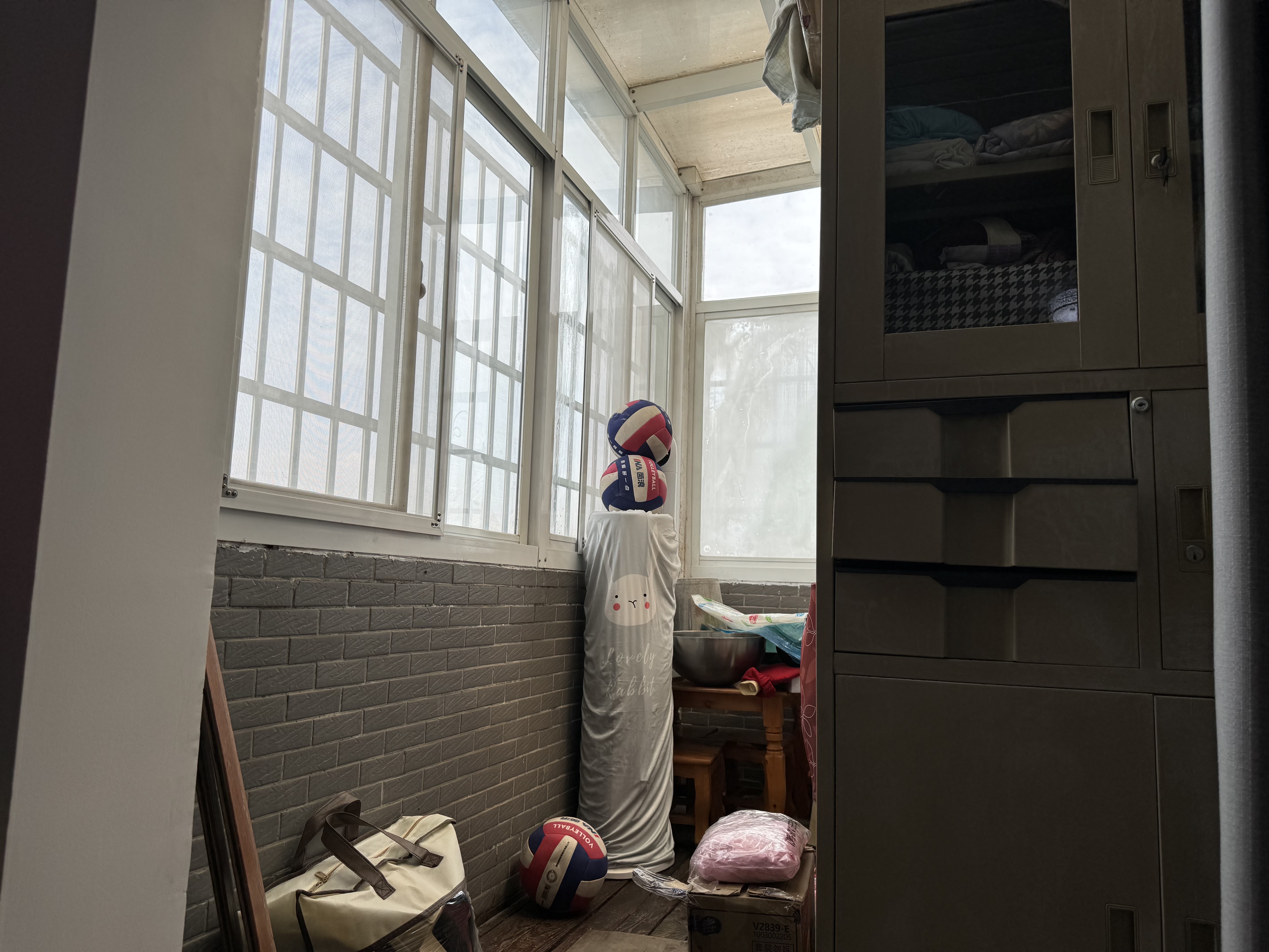 武警星苑 5室2厅3卫 100.0万 武警星苑 5室2厅3卫 100.0万客厅