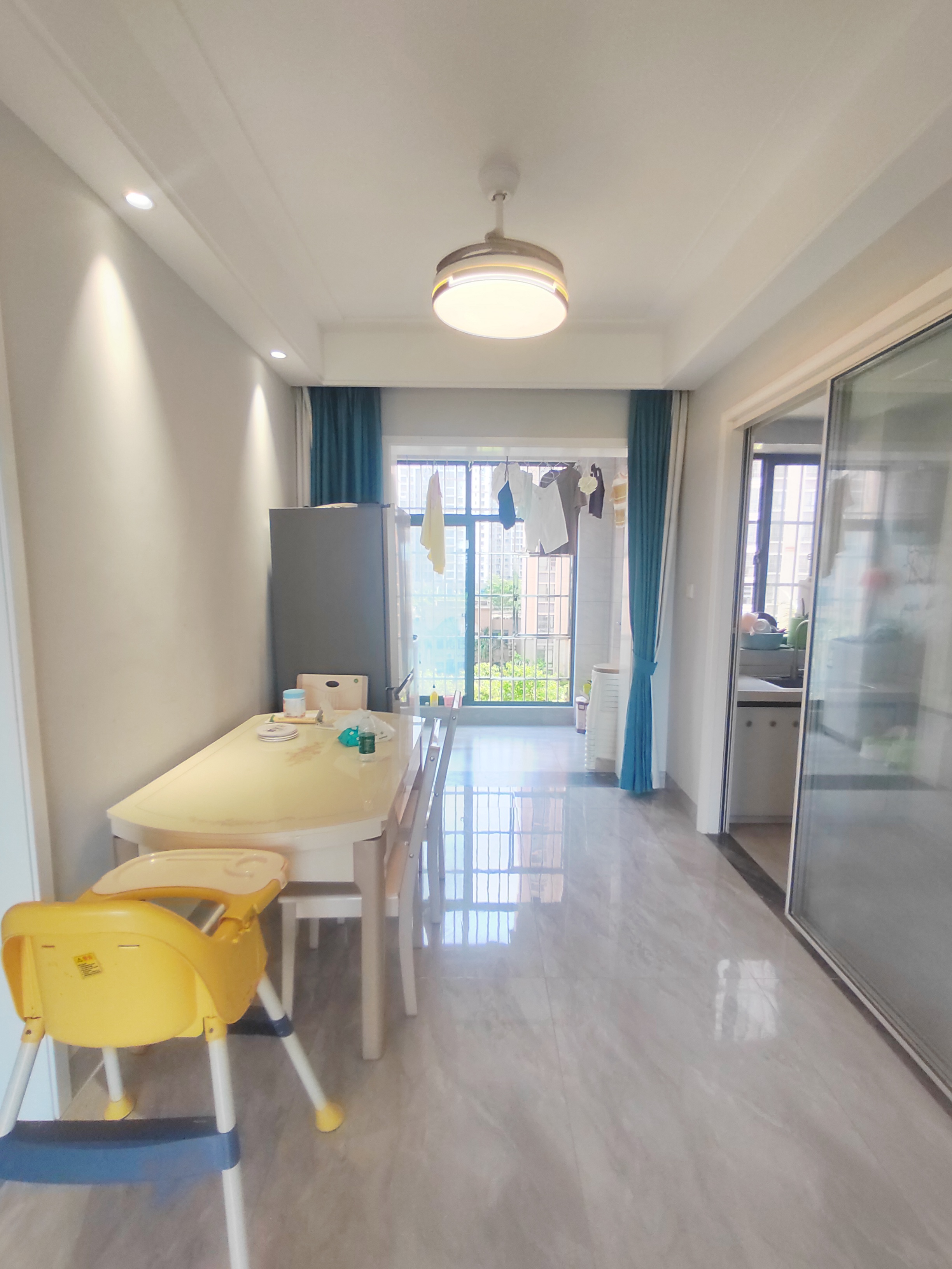 香榭花园 3室2厅2卫 199.0万 香榭花园 3室2厅2卫 199.0万客厅