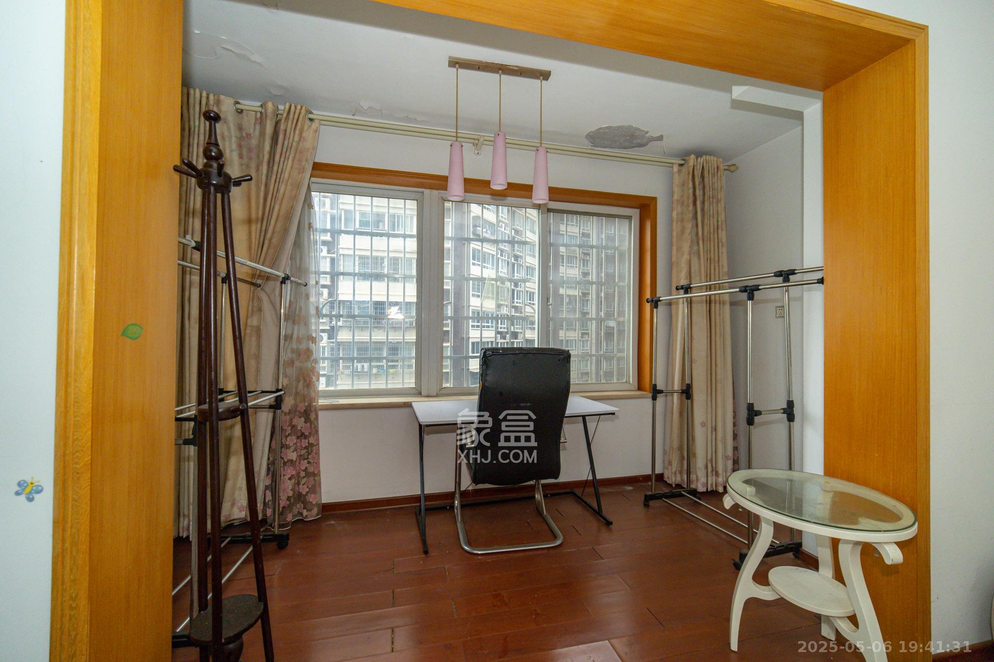 楚天馨苑 3室2厅2卫 88.0万 楚天馨苑 3室2厅2卫 88.0万阳台