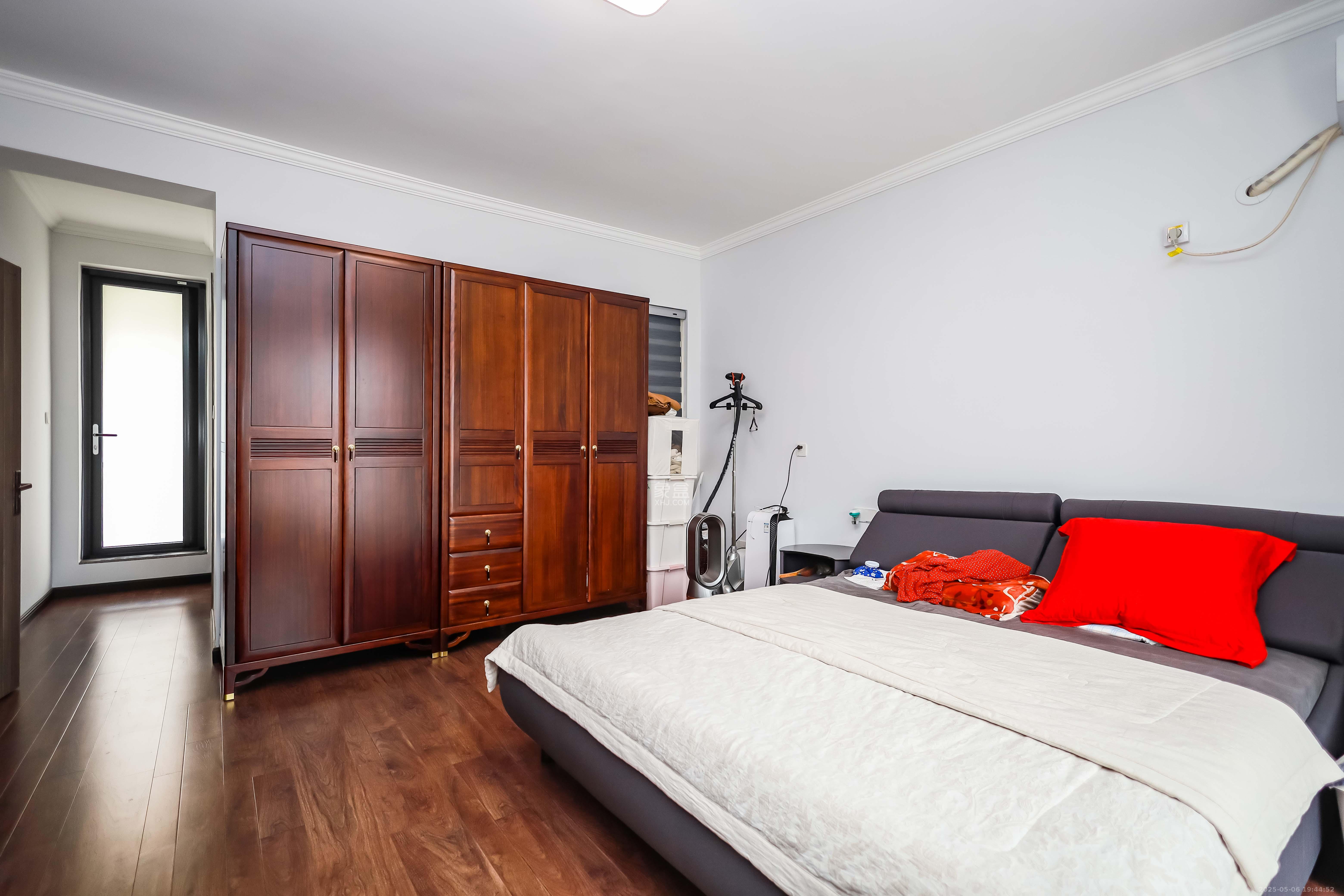 卓越蔚蓝海岸二期 4室2厅2卫 208.0万 卓越蔚蓝海岸二期 4室2厅2卫 208.0万卧室