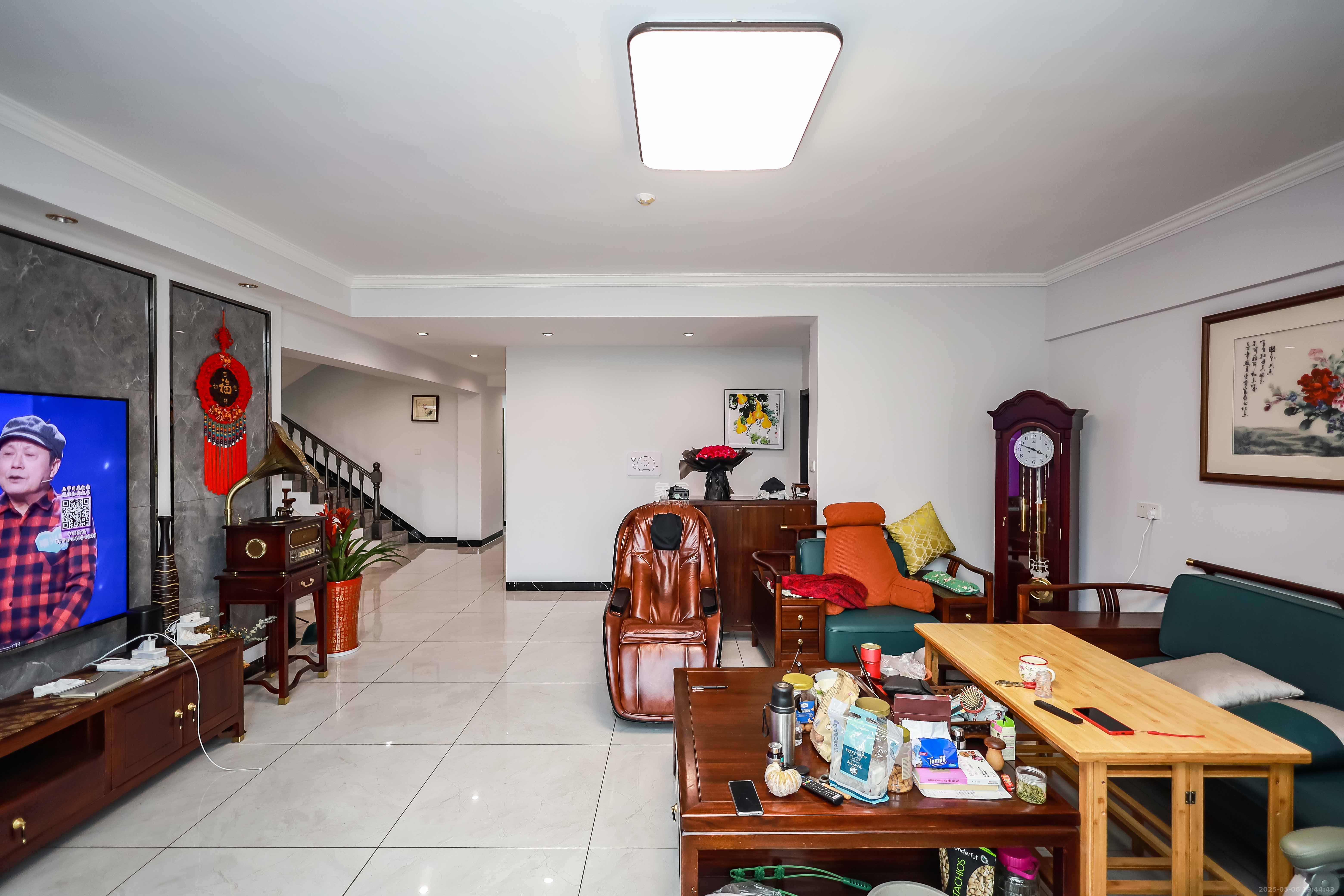 卓越蔚蓝海岸二期 4室2厅2卫 208.0万 卓越蔚蓝海岸二期 4室2厅2卫 208.0万客厅